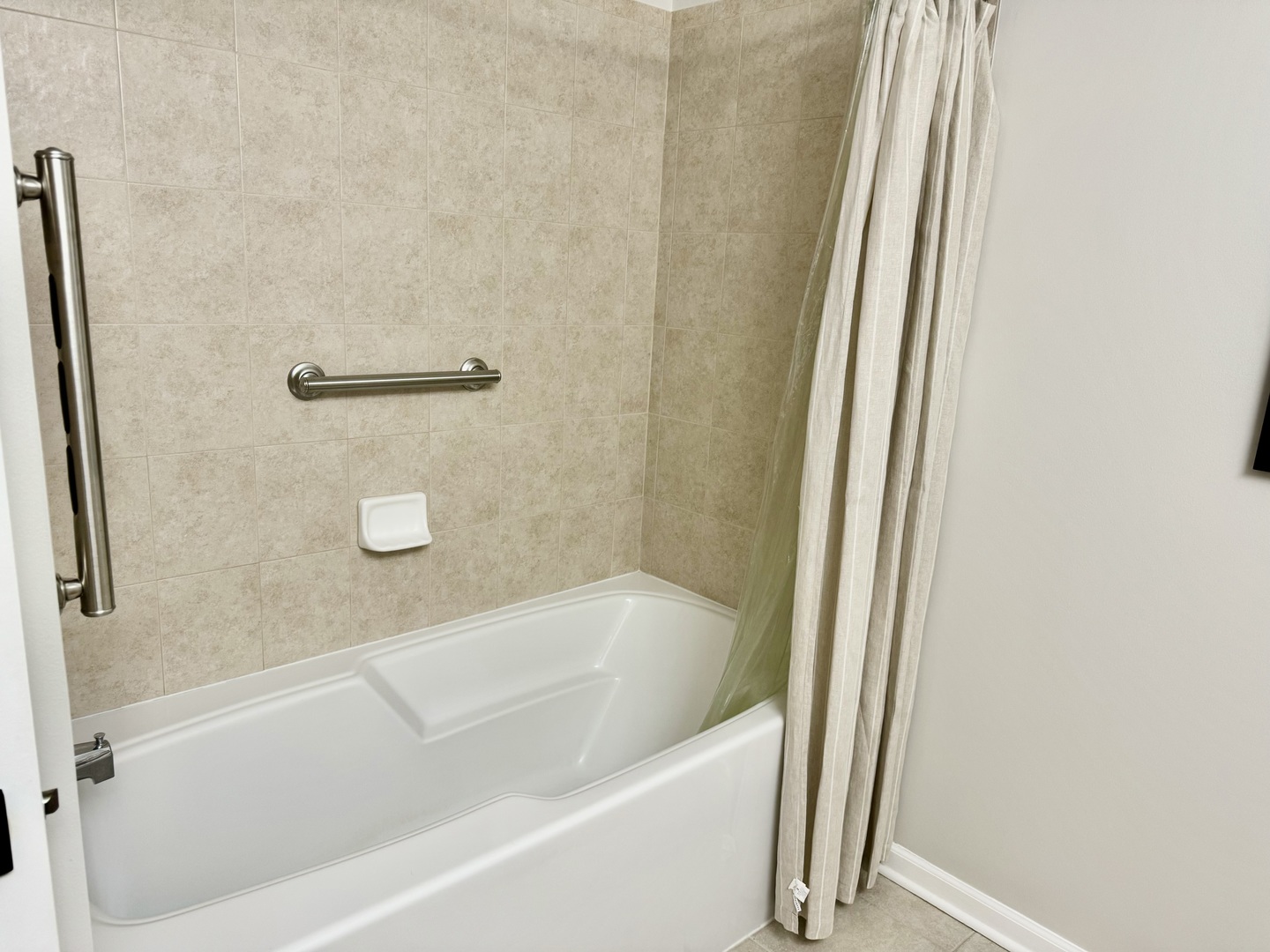 845 E 22nd Street Unit: B-414