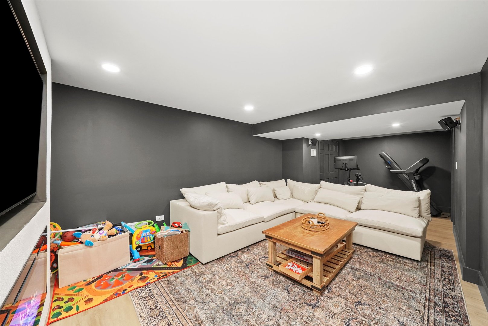 813 S Charles Avenue