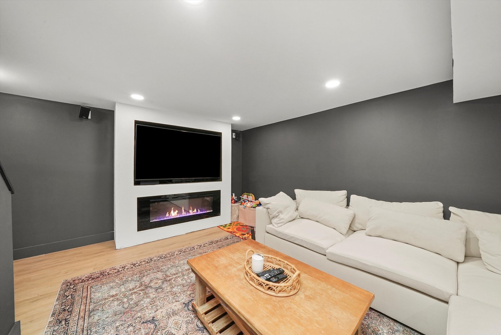 813 S Charles Avenue