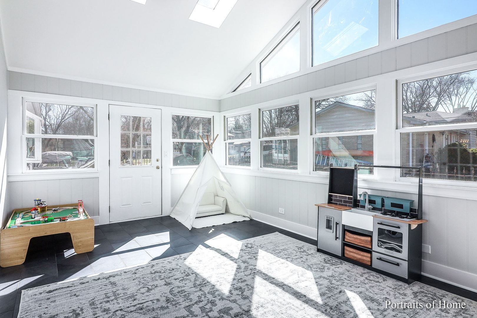 2S350 Arrowhead Drive