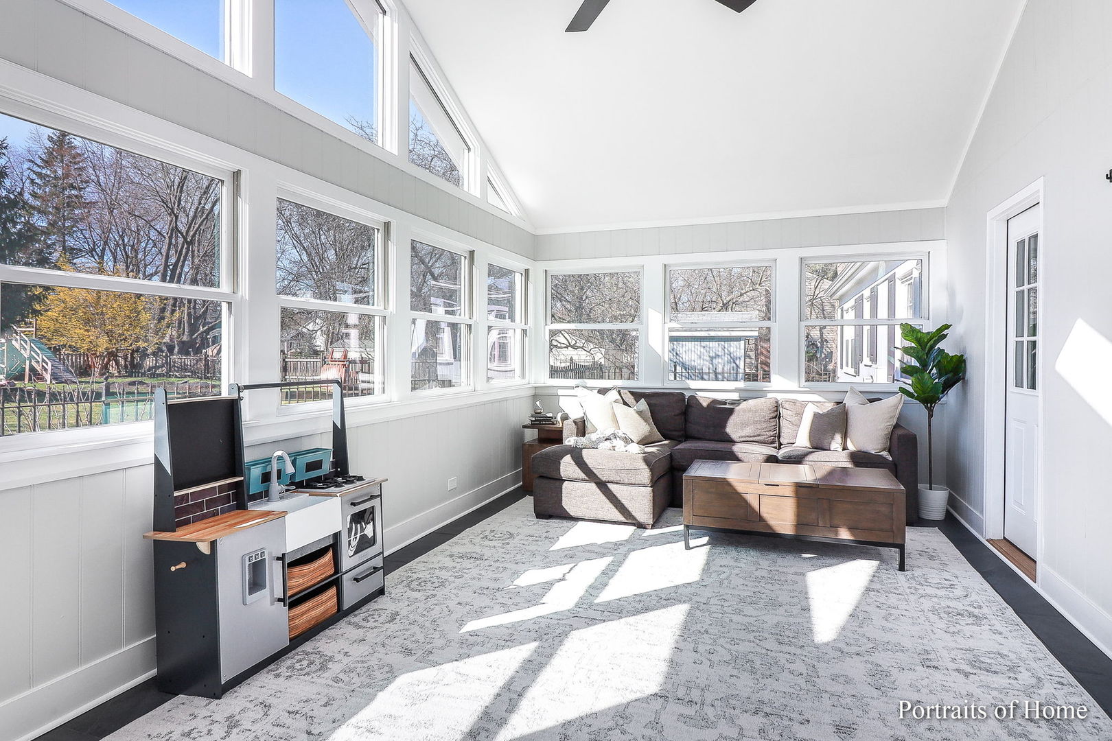 2S350 Arrowhead Drive