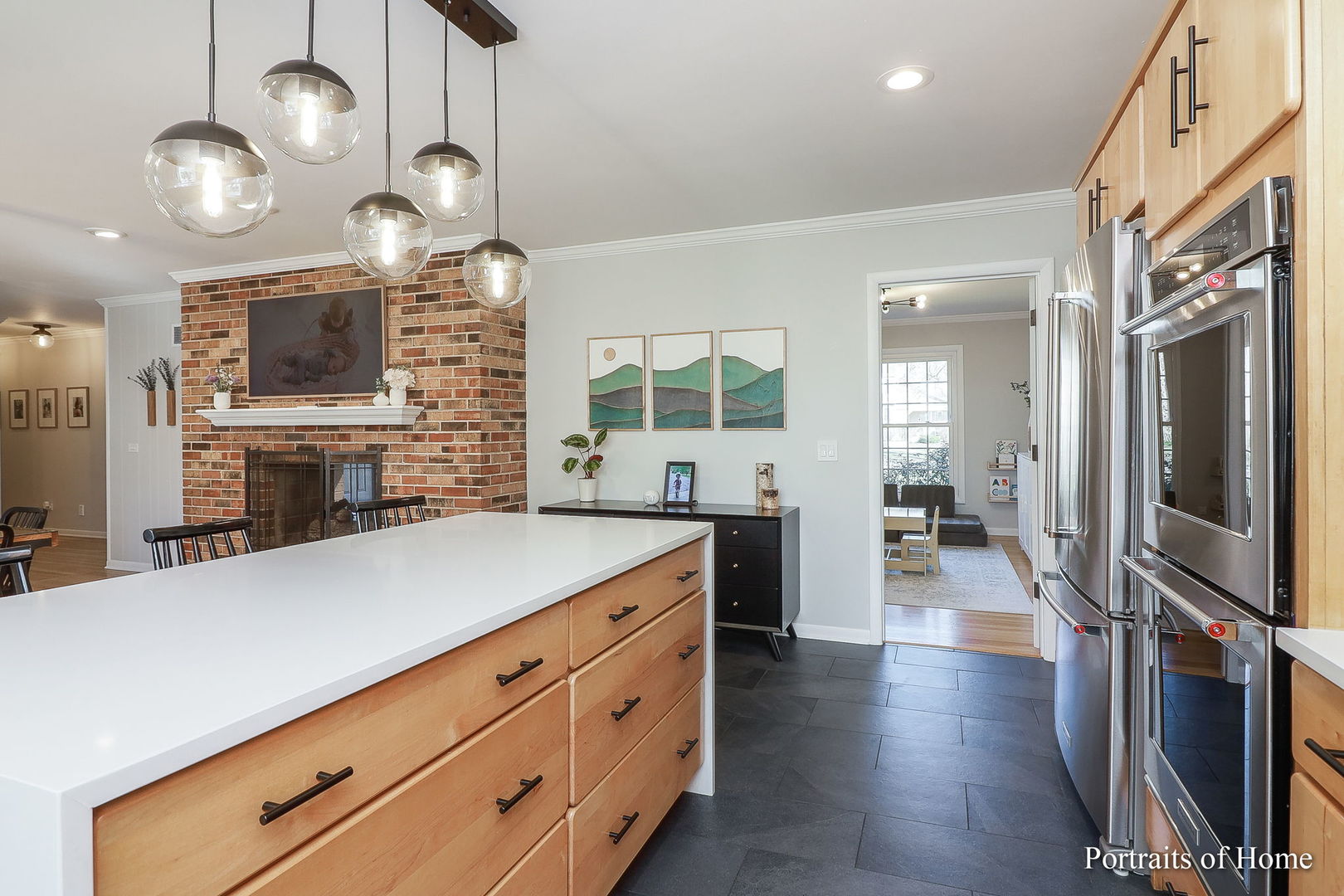 2S350 Arrowhead Drive