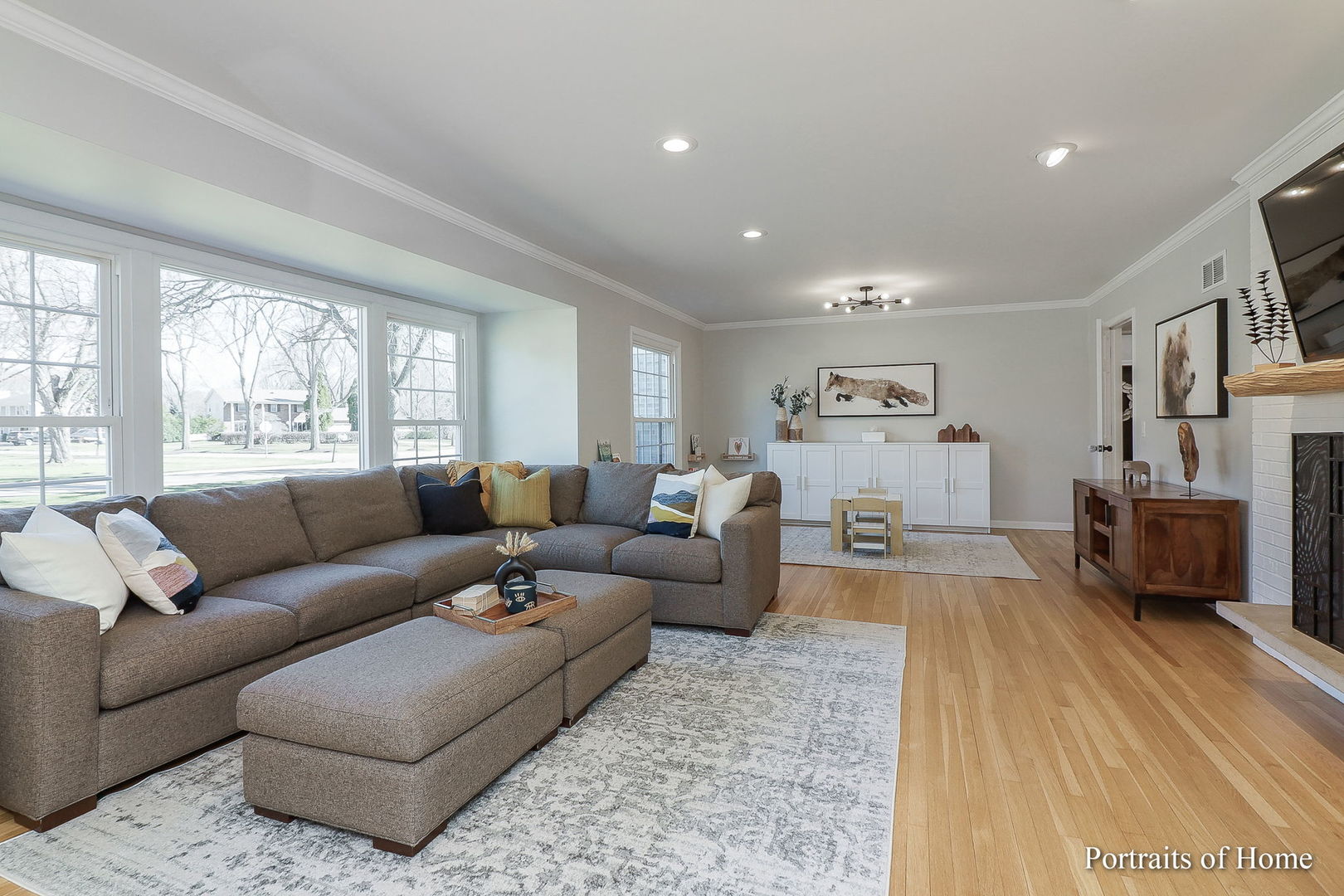 2S350 Arrowhead Drive