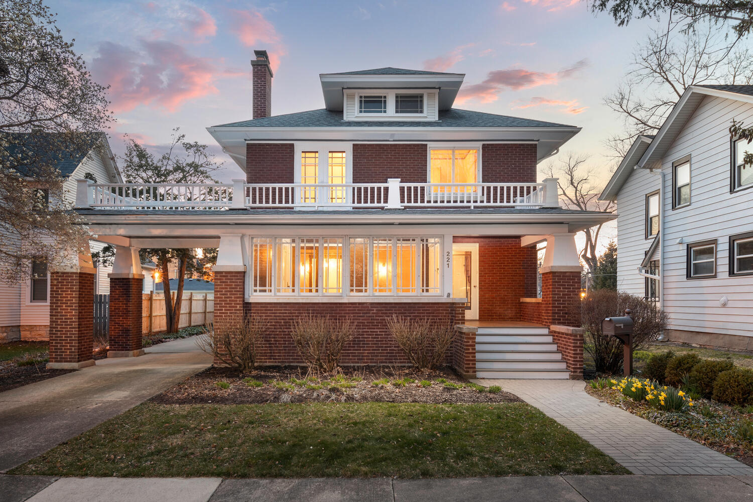 221 N Sleight Street