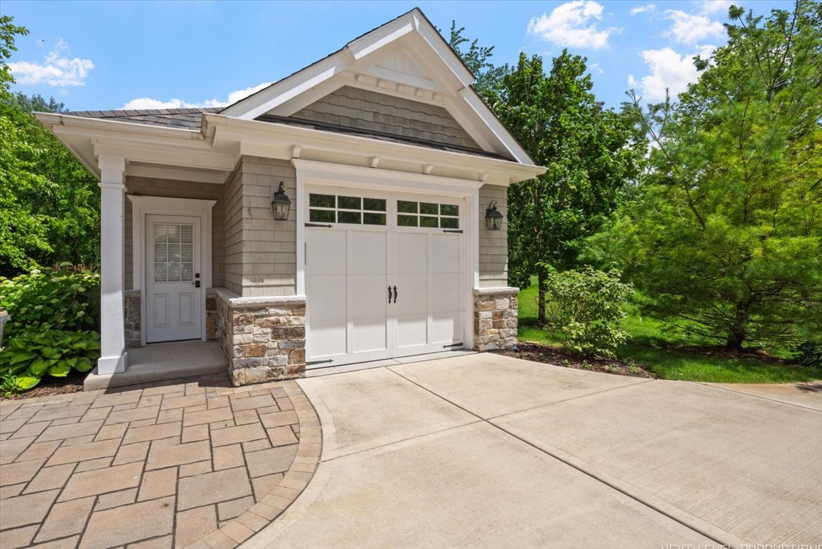 7s361 Arbor Drive