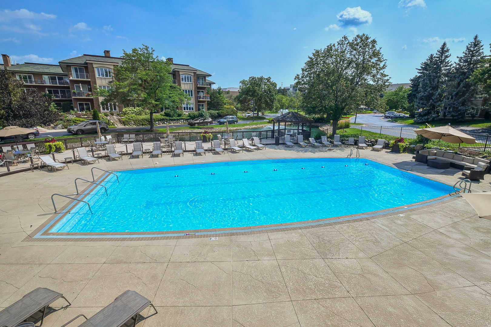 5 Oak Brook Club Drive Unit: N305