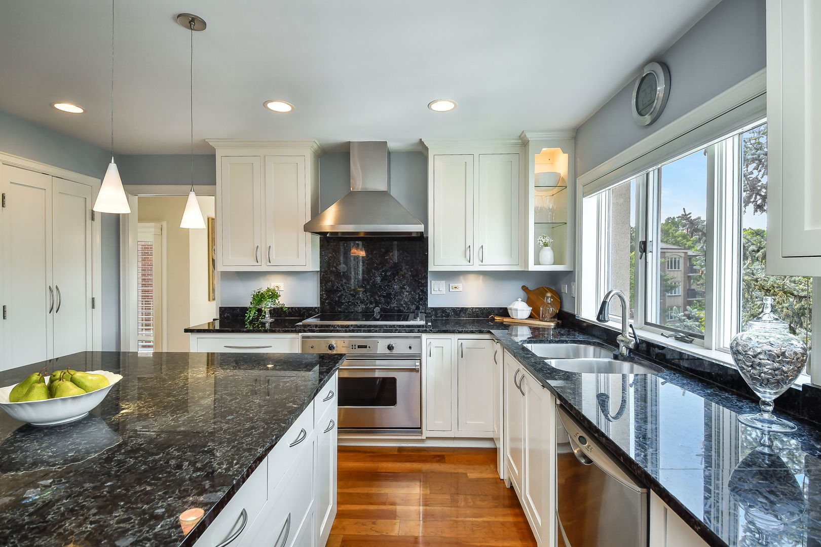 5 Oak Brook Club Drive Unit: N305