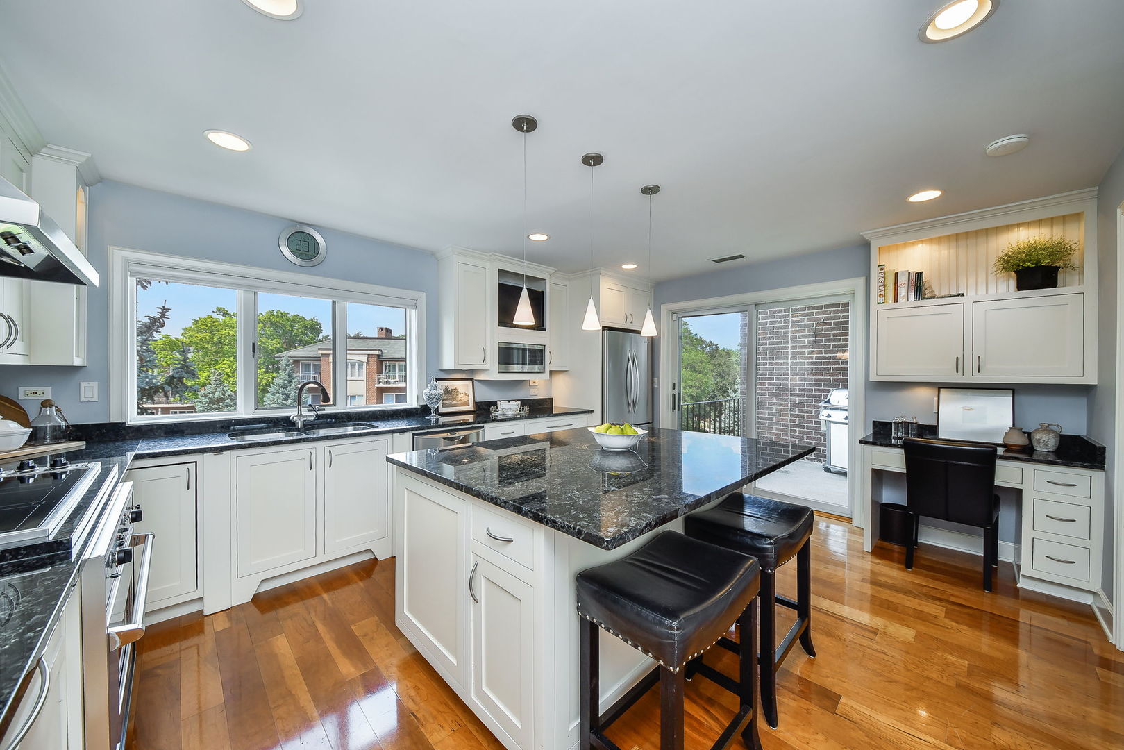 5 Oak Brook Club Drive Unit: N305