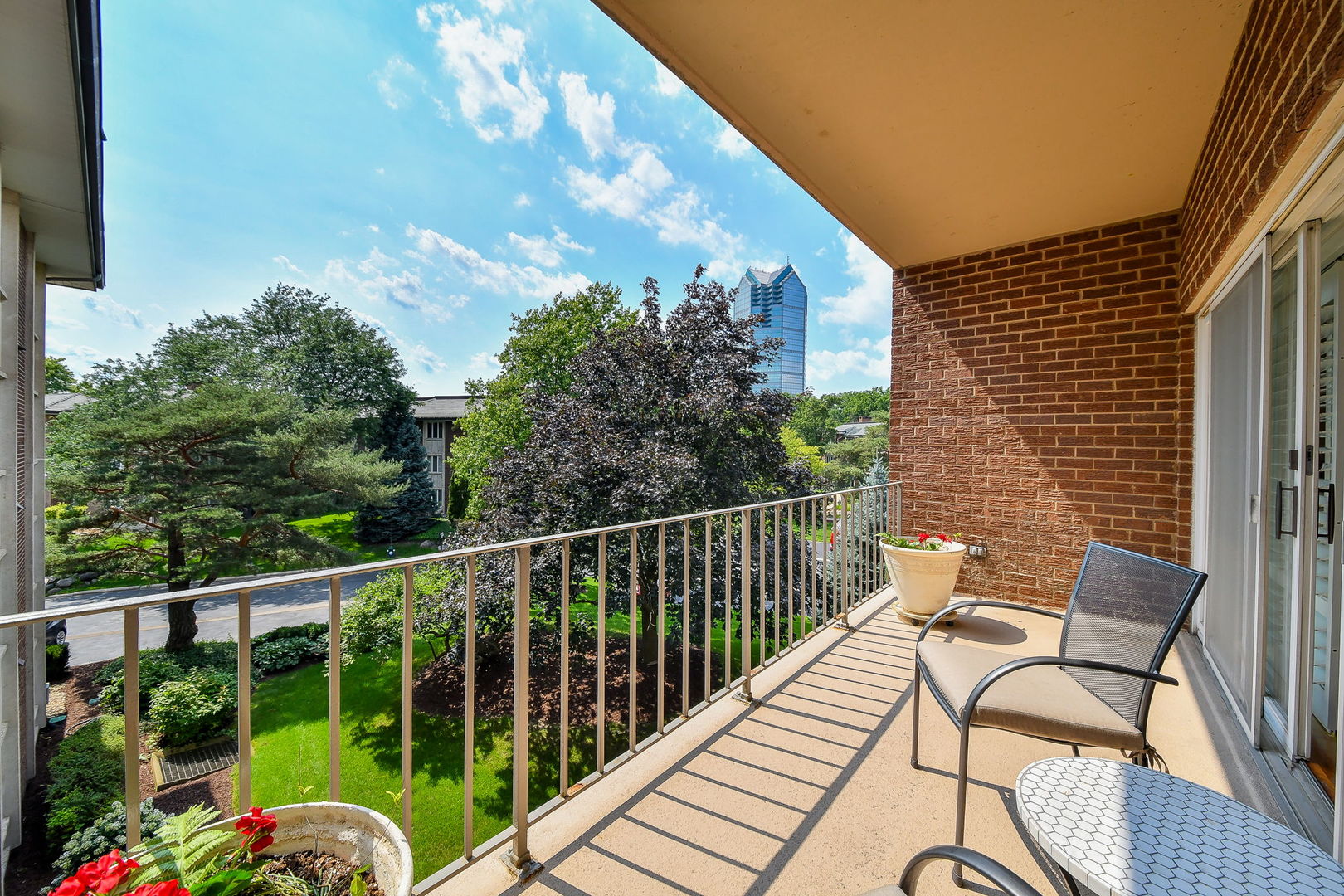 5 Oak Brook Club Drive Unit: N305