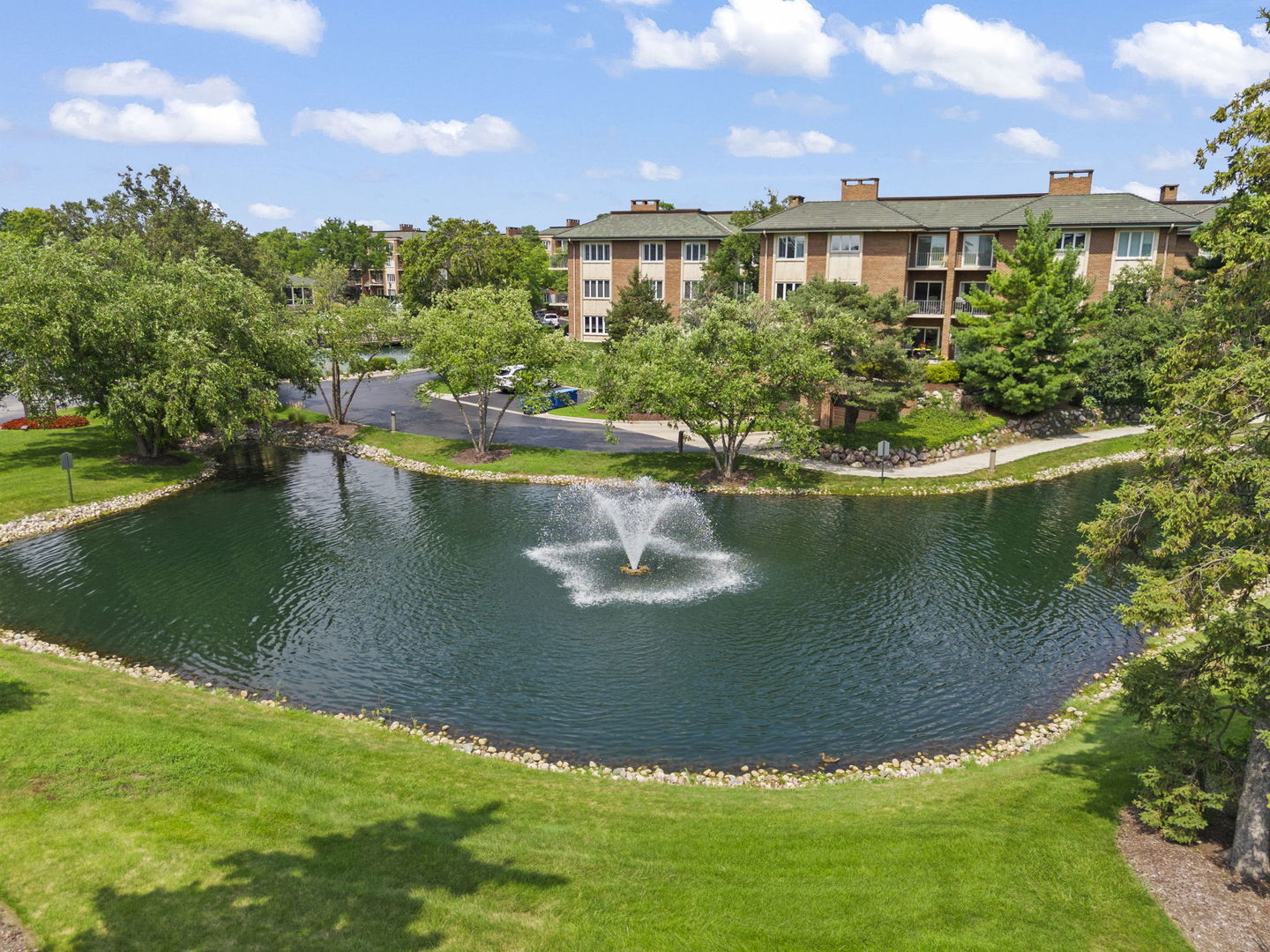5 Oak Brook Club Drive Unit: N305
