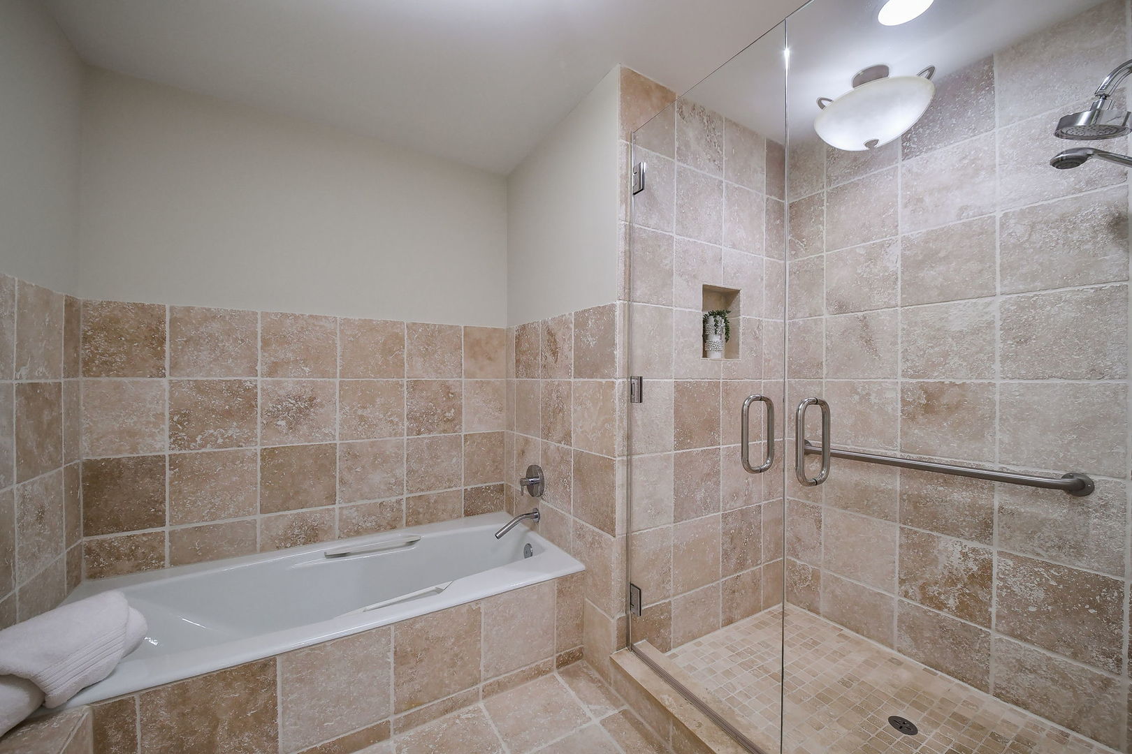 5 Oak Brook Club Drive Unit: N305