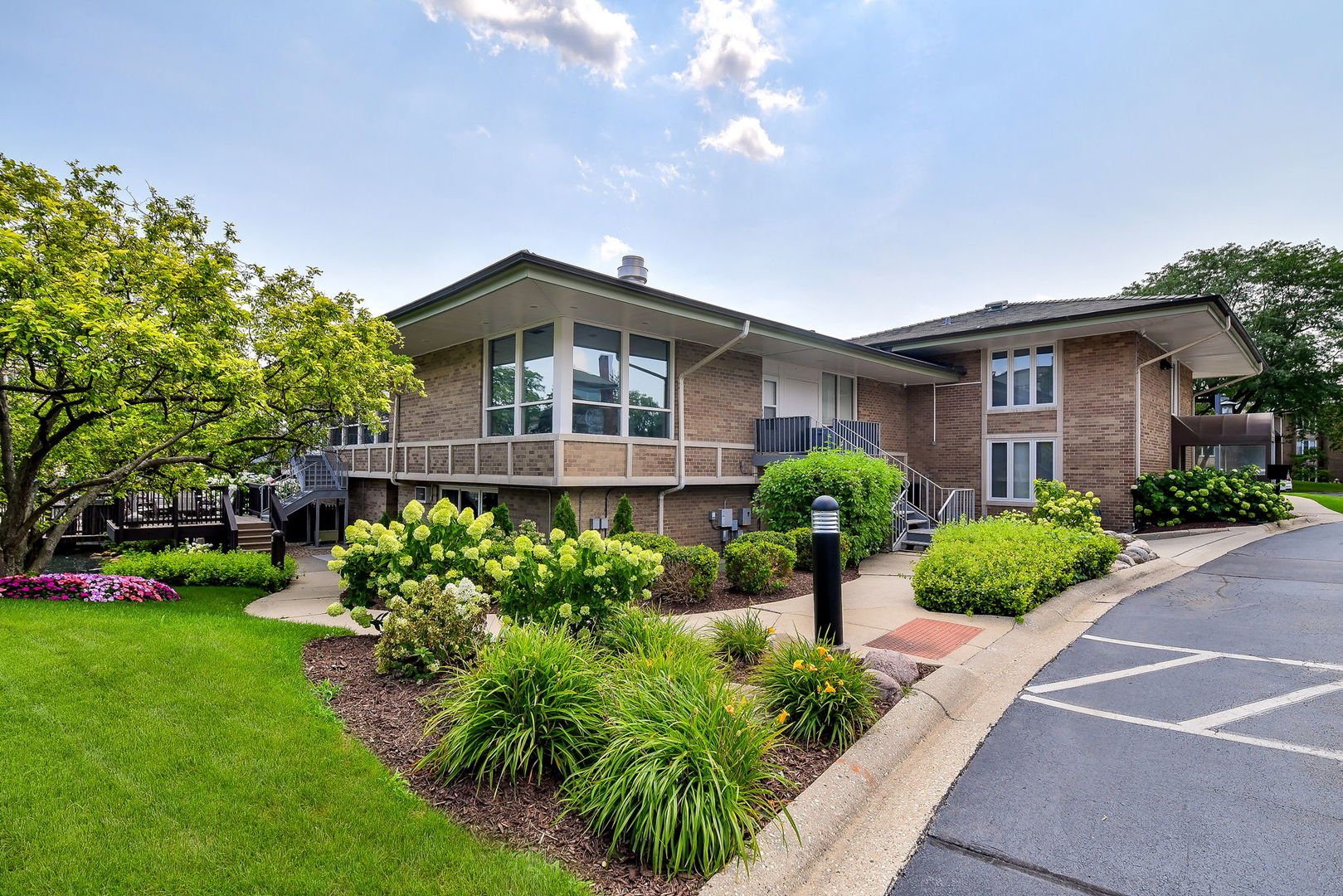 5 Oak Brook Club Drive Unit: N305