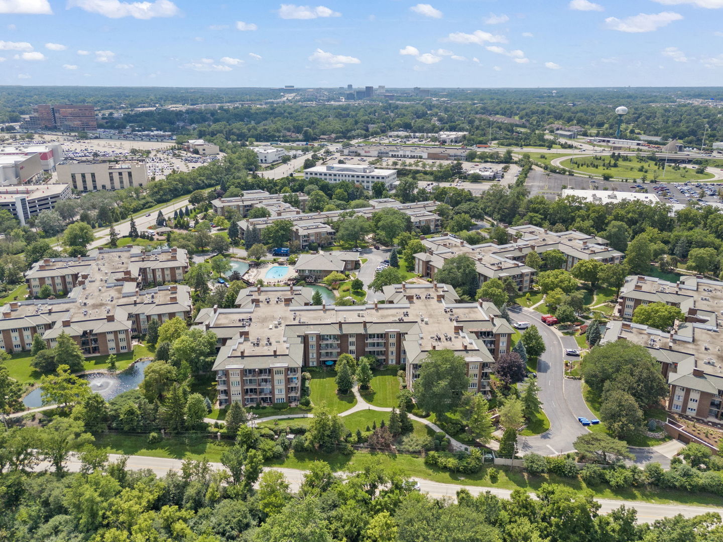 5 Oak Brook Club Drive Unit: N305