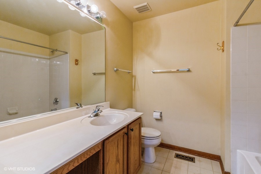 2418 Oneida Lane Unit: 2418