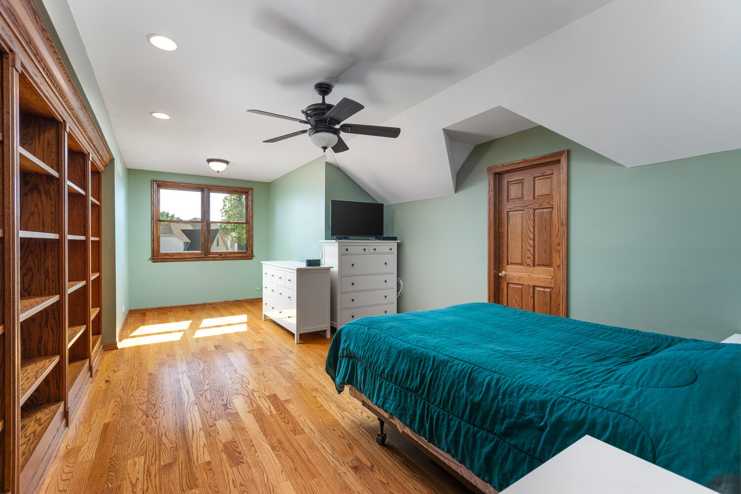 1813 Knapp Court
