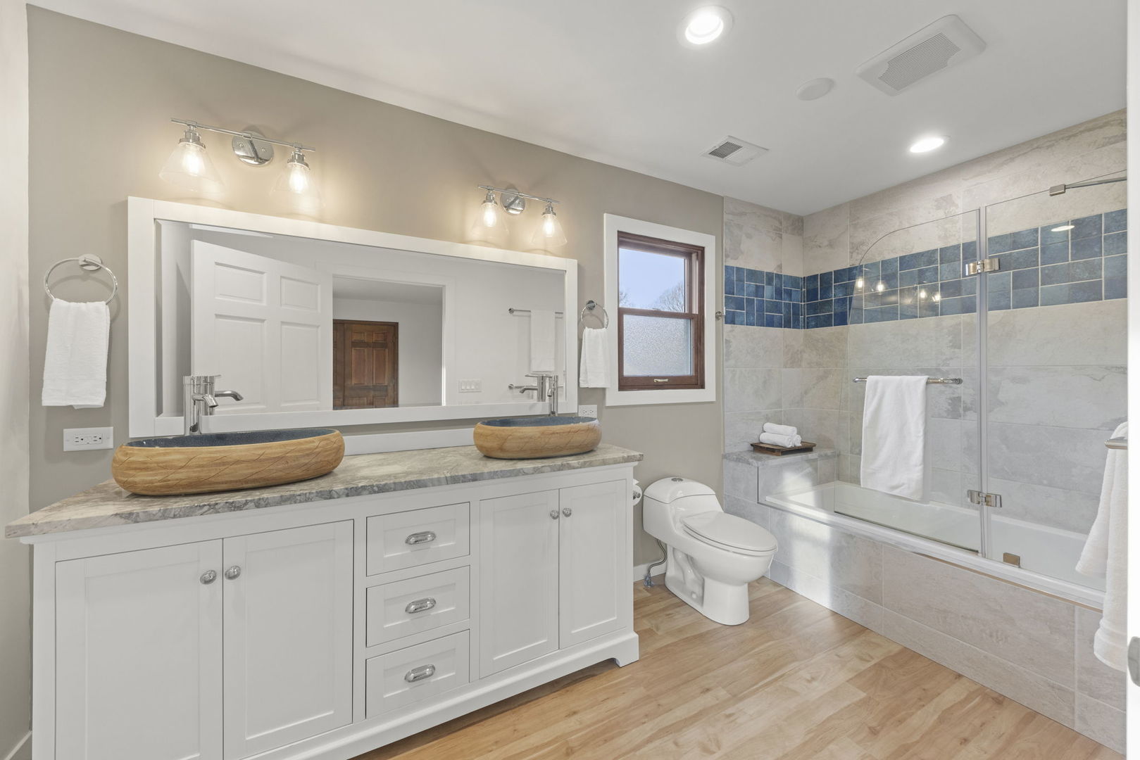 1125 Huntleigh Drive