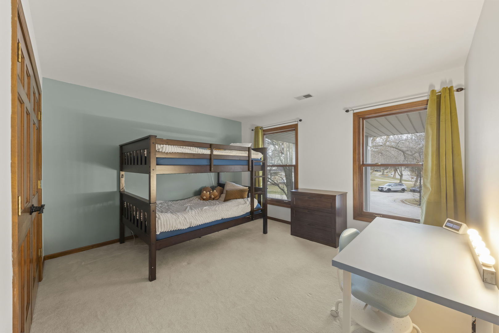 1125 Huntleigh Drive