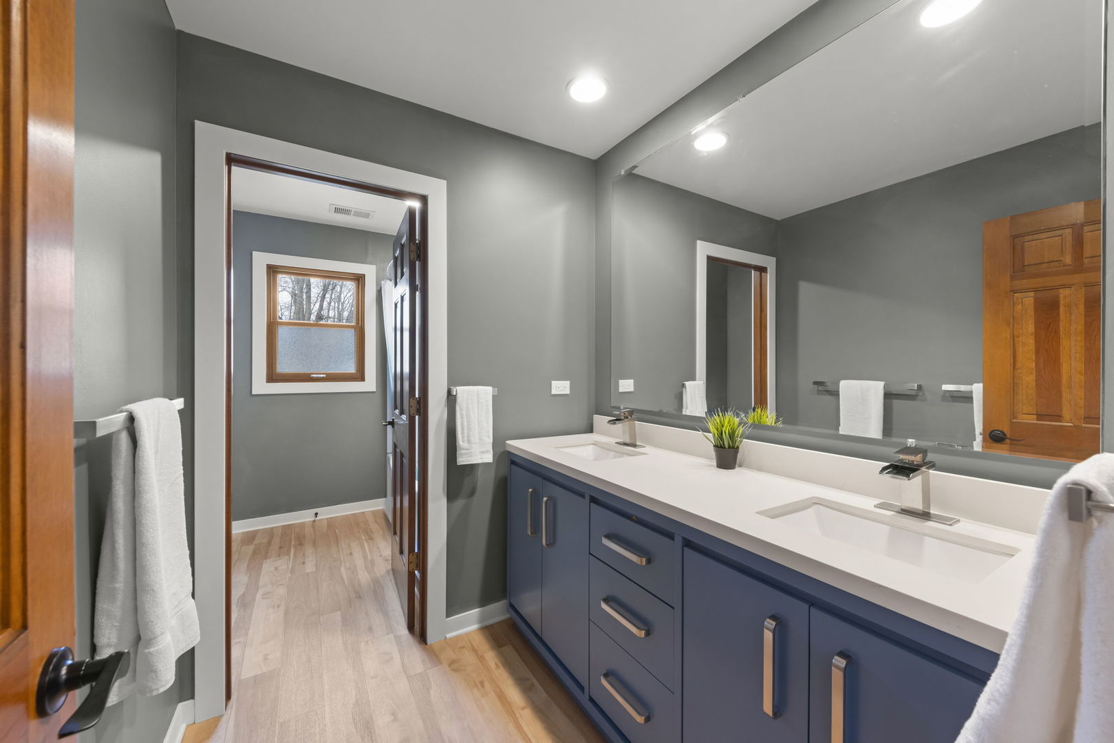 1125 Huntleigh Drive