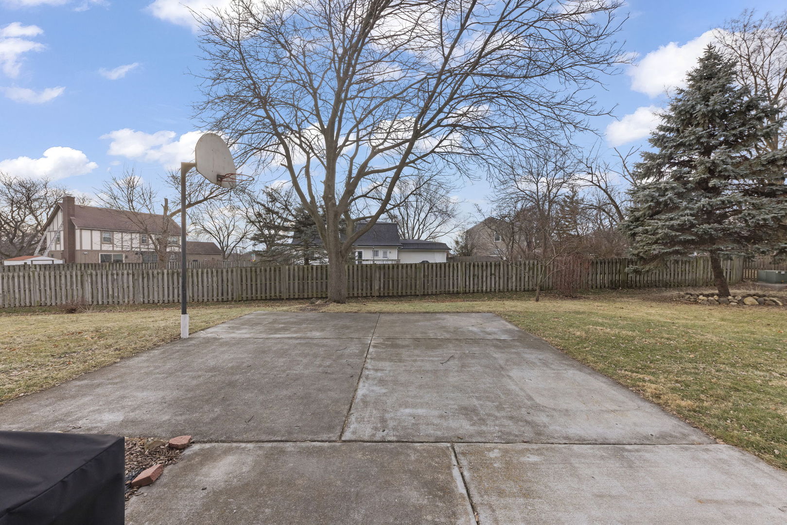 1125 Huntleigh Drive