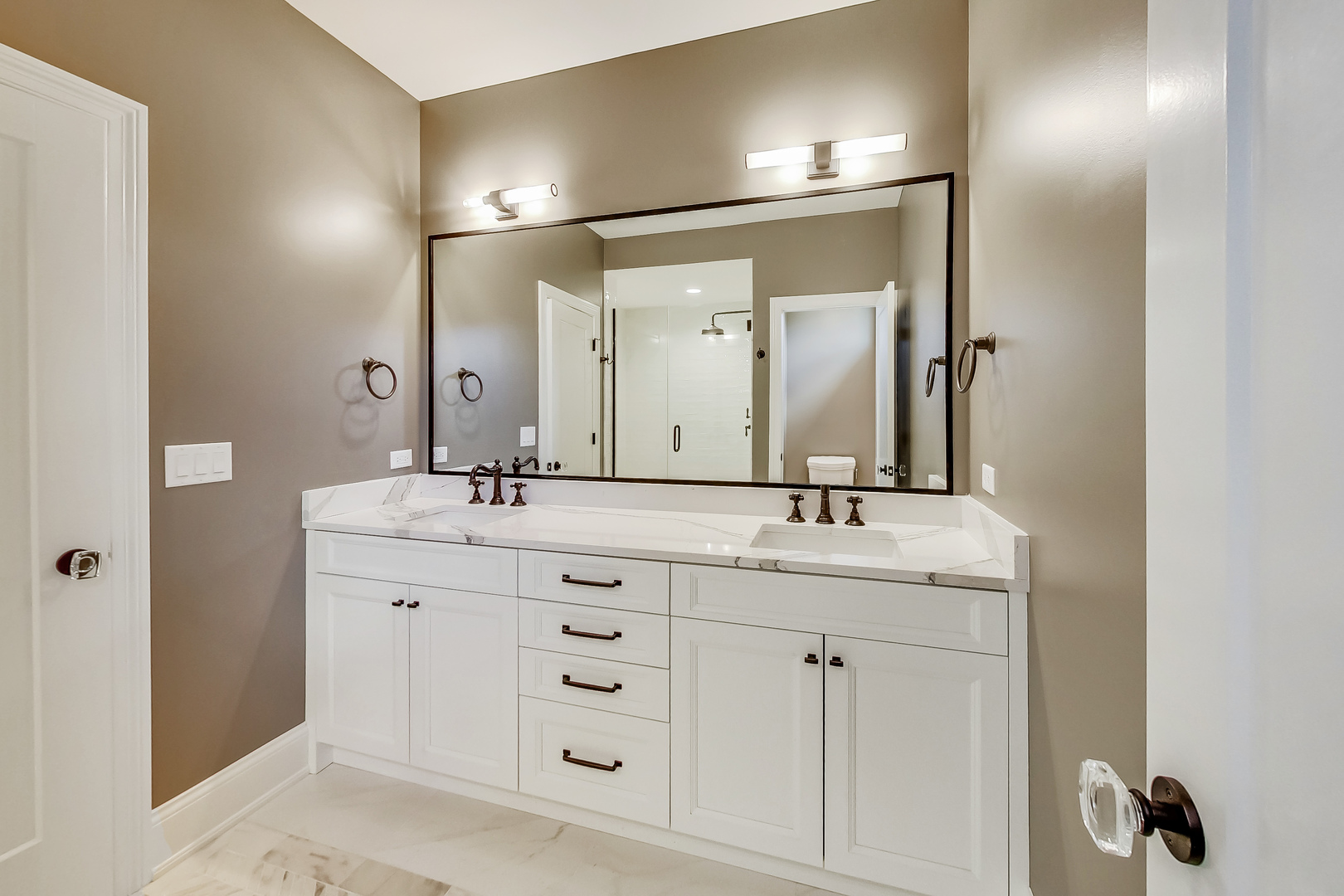 936 E Chicago Avenue