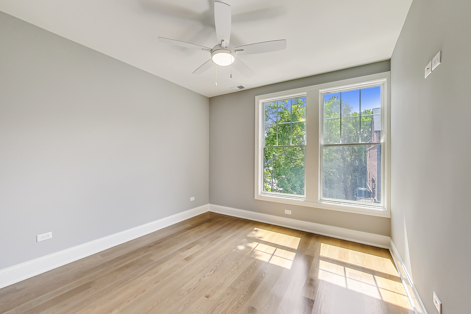 936 E Chicago Avenue