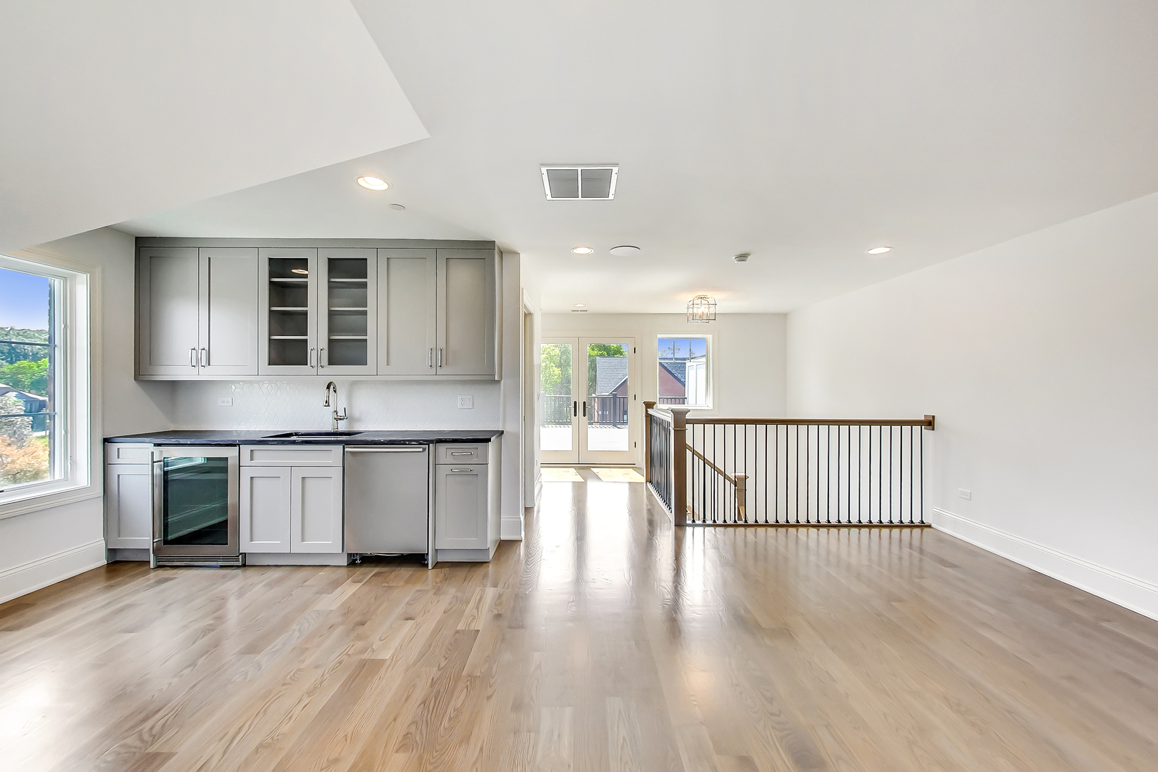 936 E Chicago Avenue