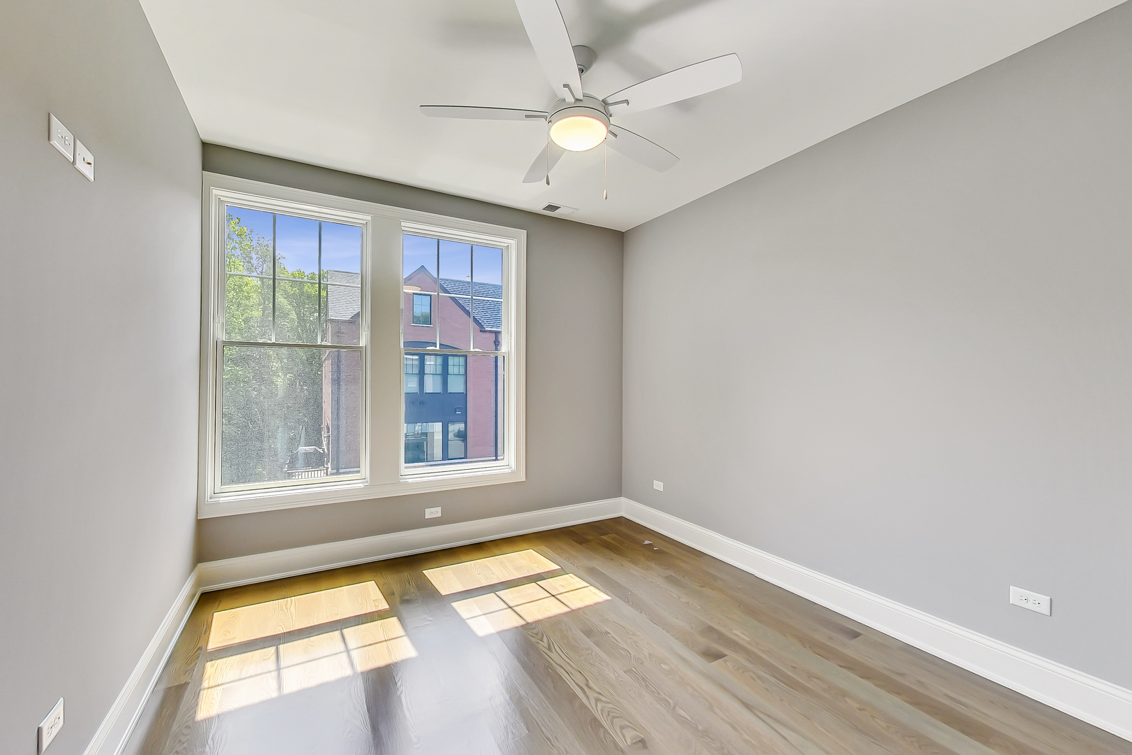 936 E Chicago Avenue