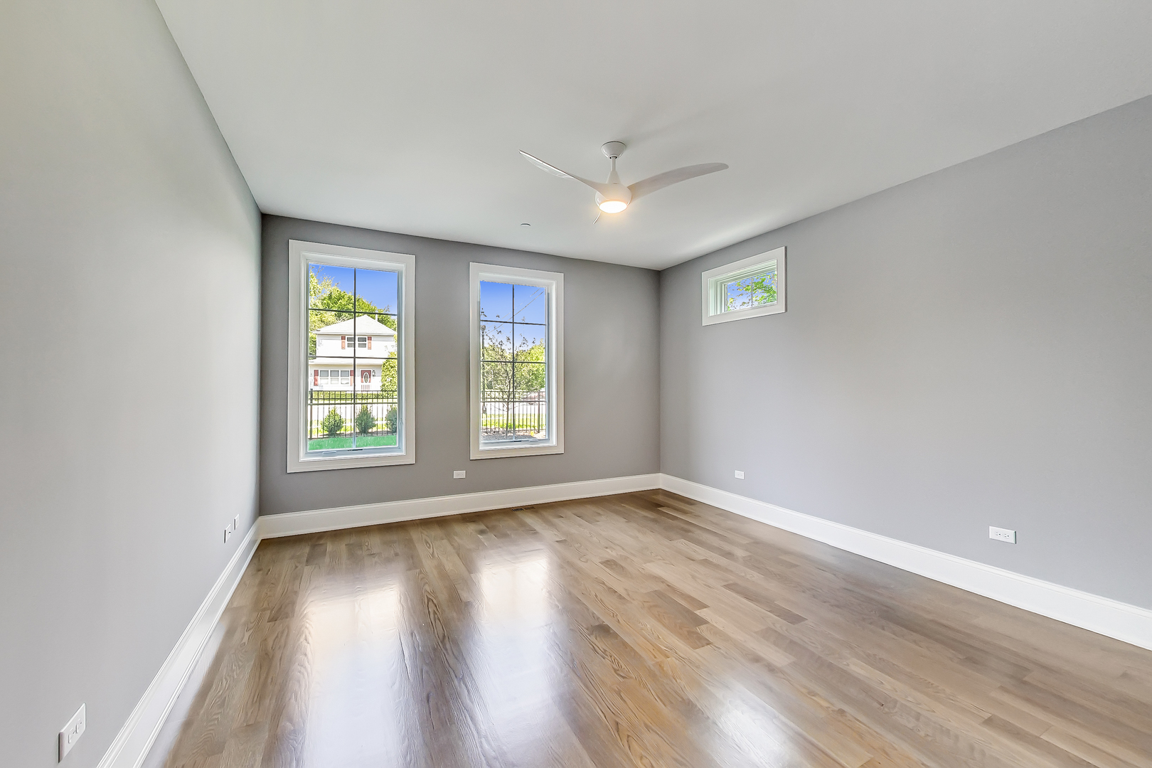 936 E Chicago Avenue