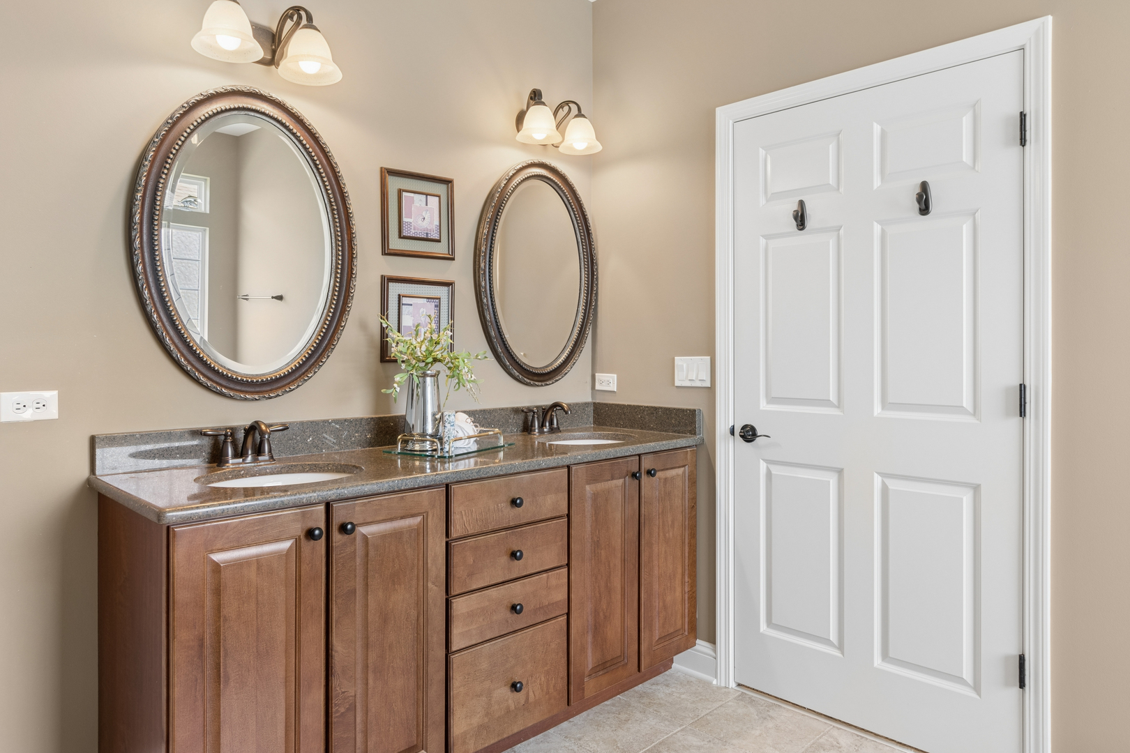 2807 Edgebrook Court