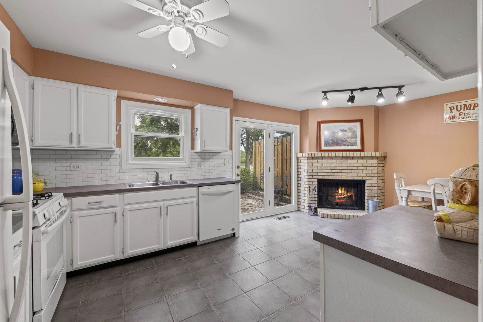27W327 Providence Lane