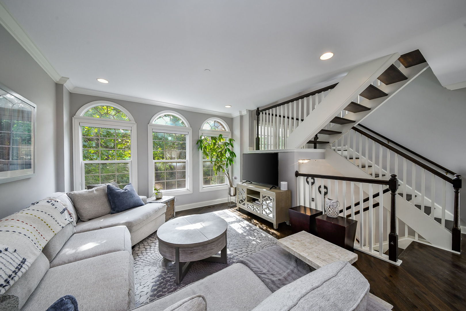 834 Shandrew Drive