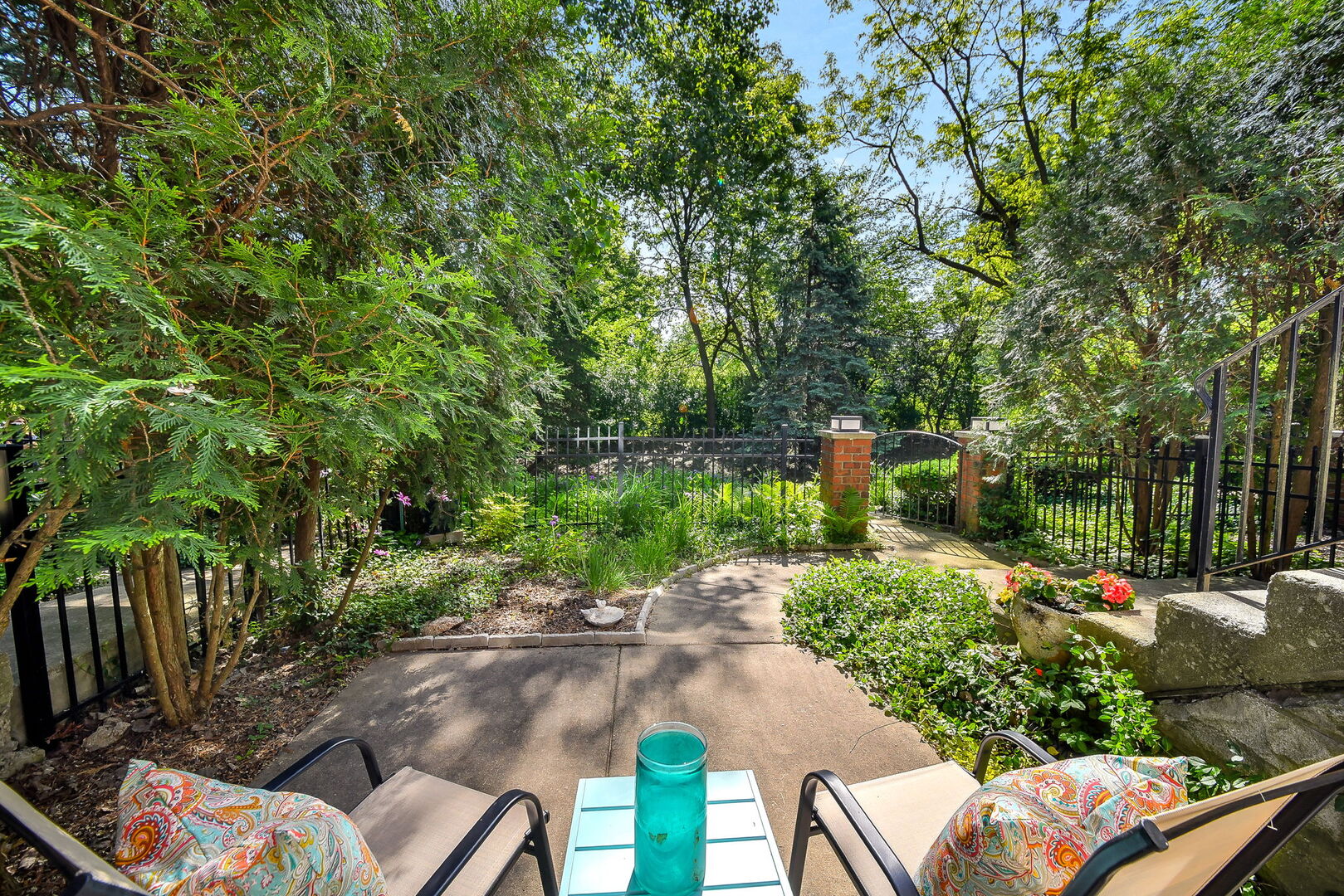 834 Shandrew Drive