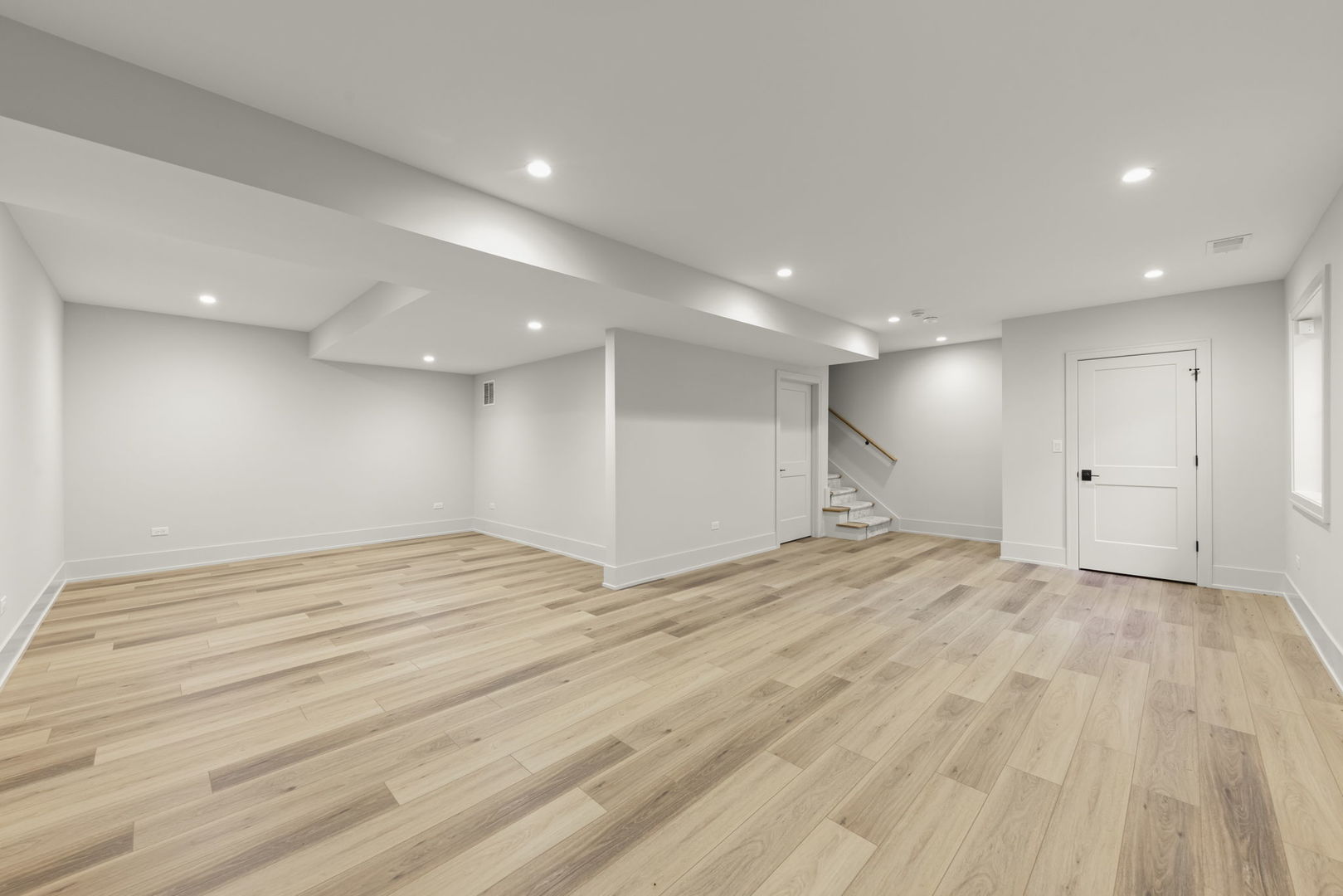 820 E Franklin Avenue