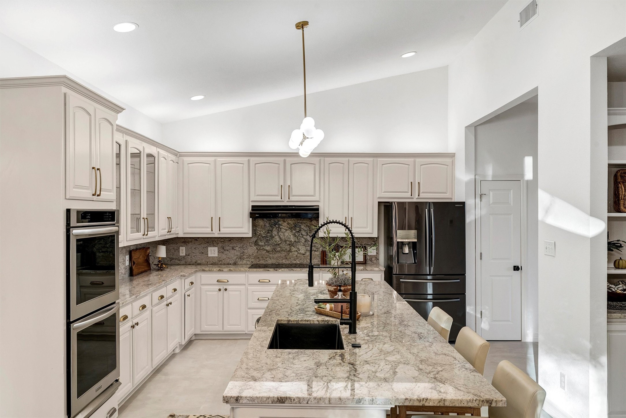 4922 Rio Vista Drive