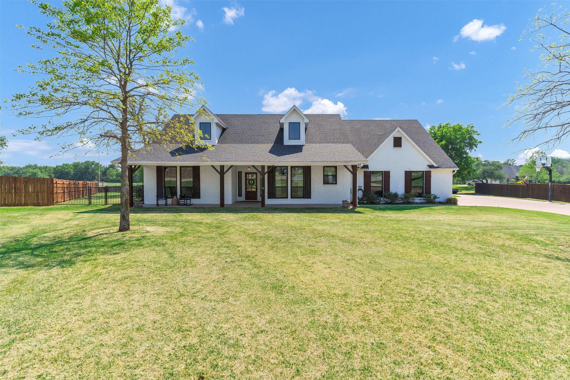 3227 Golden Oaks Circle