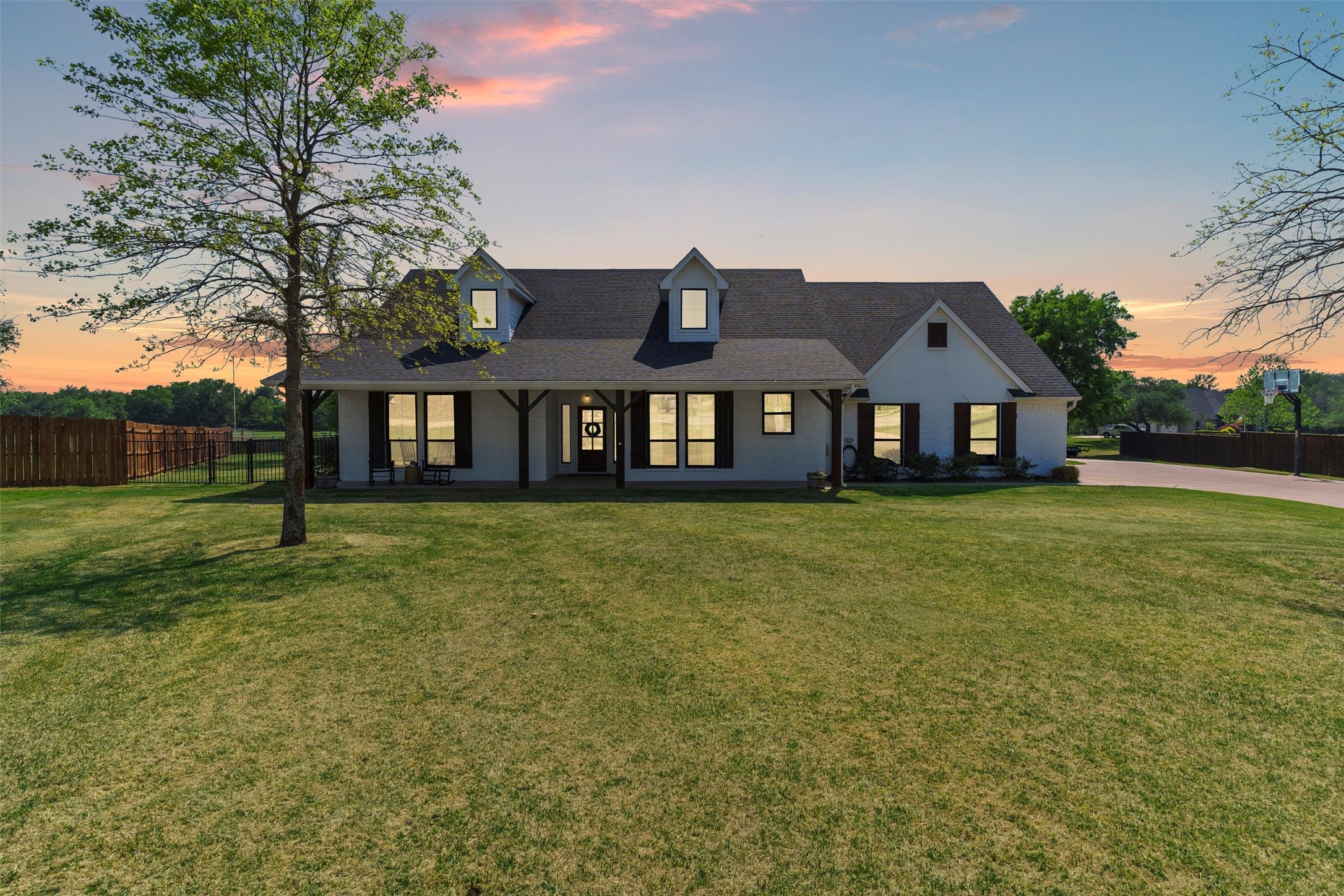 3227 Golden Oaks Circle