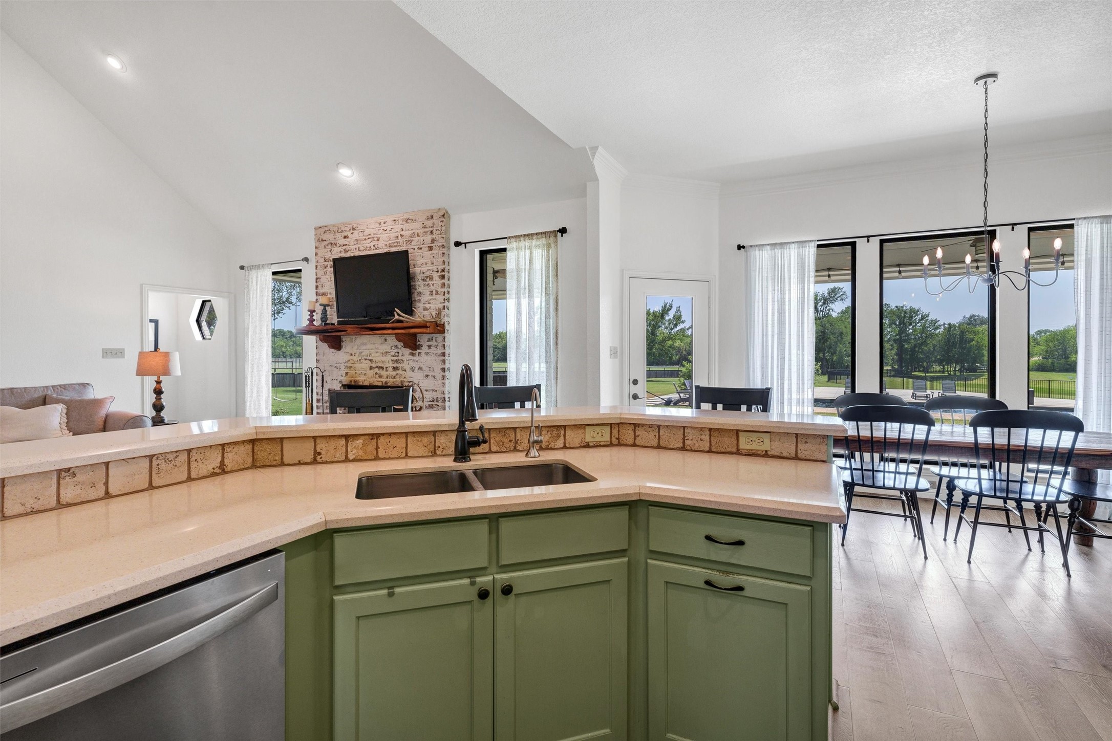 3227 Golden Oaks Circle