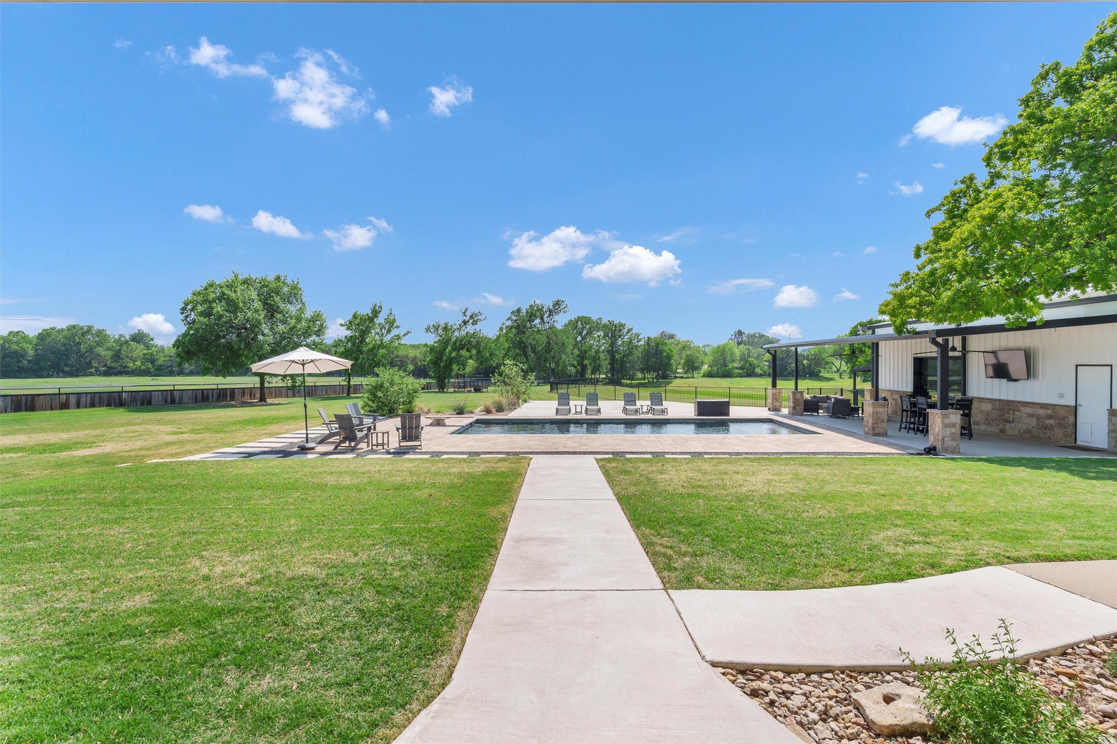 3227 Golden Oaks Circle