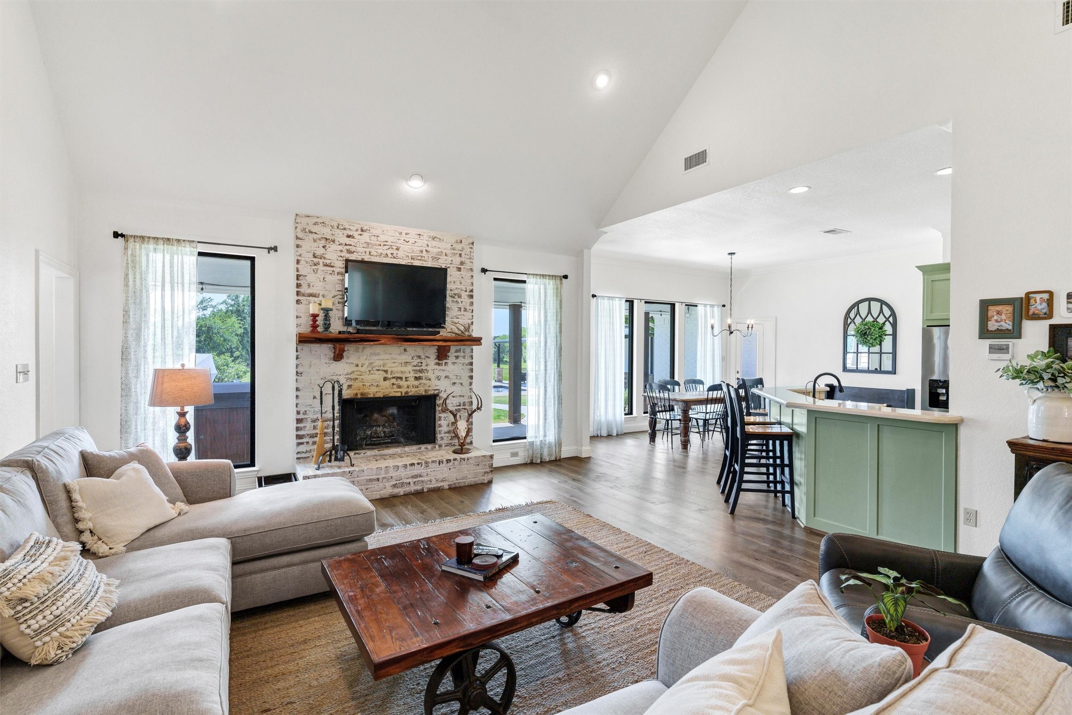 3227 Golden Oaks Circle