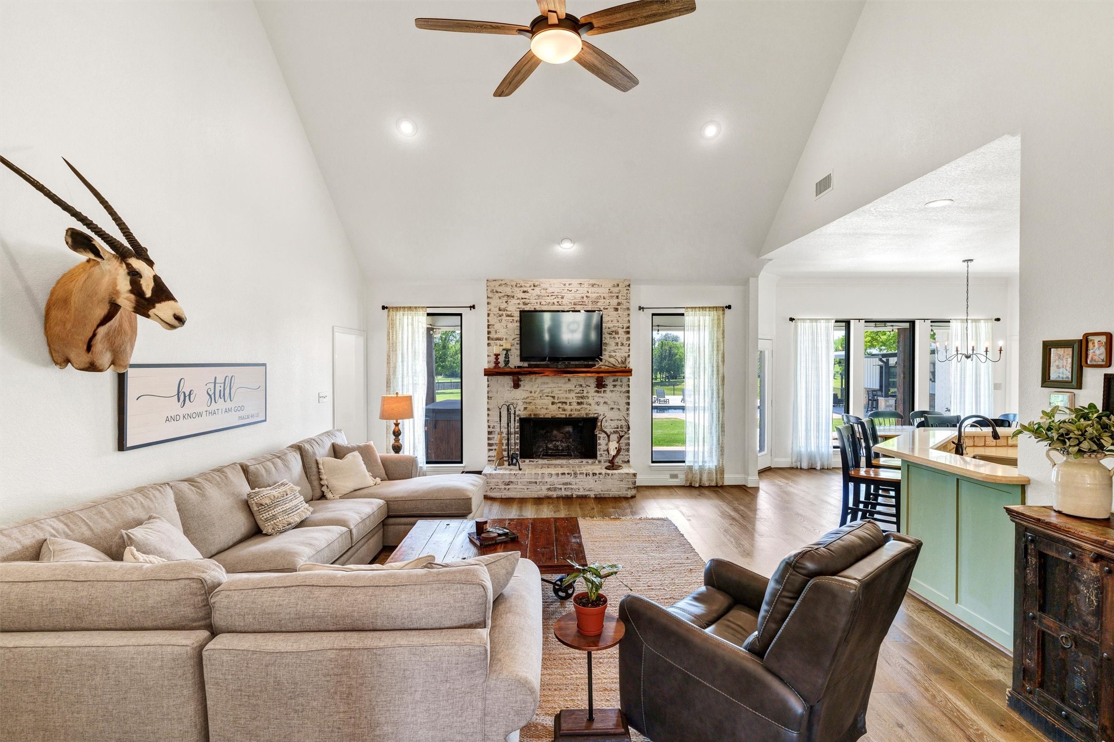 3227 Golden Oaks Circle