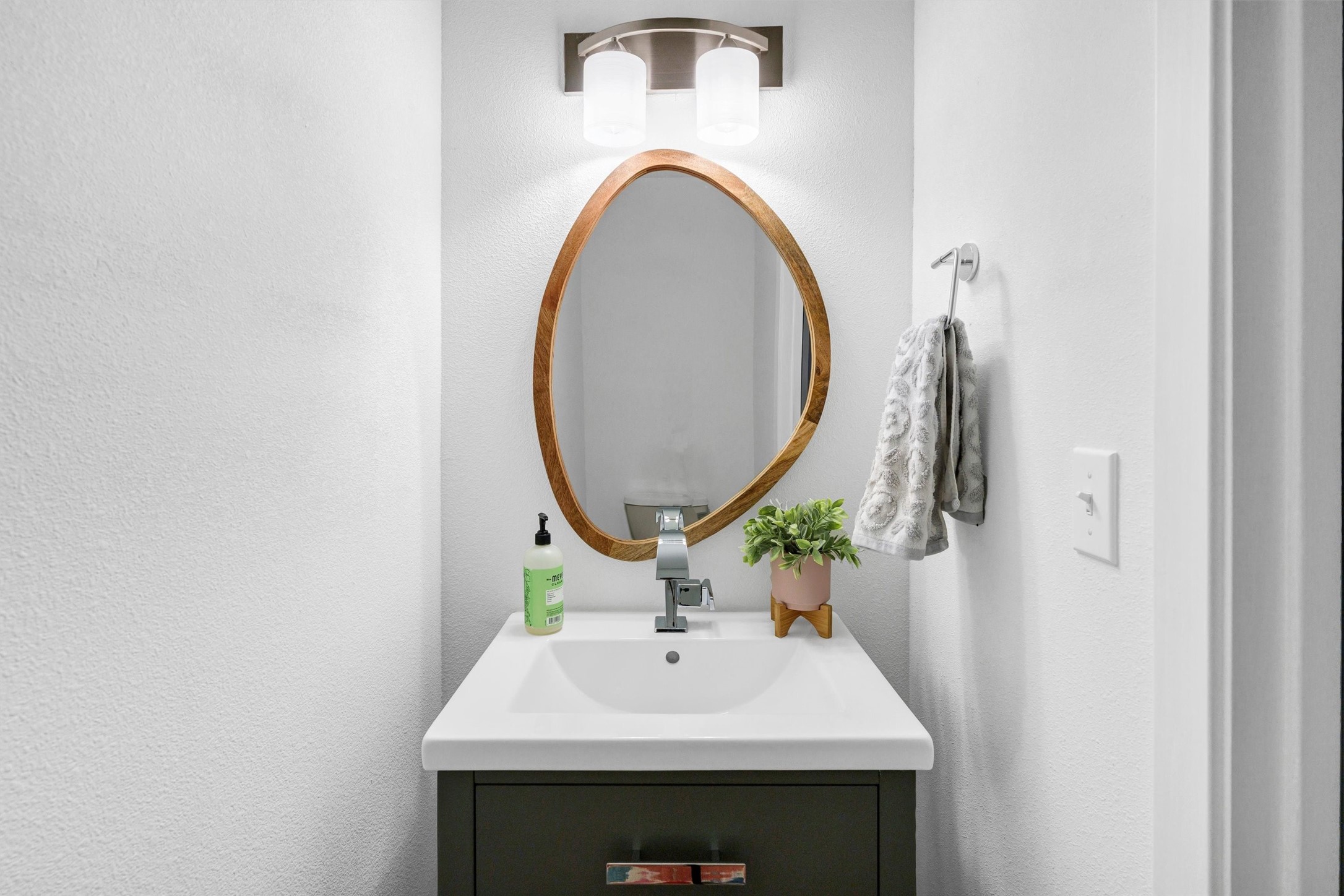 4902 Boquillas Drive