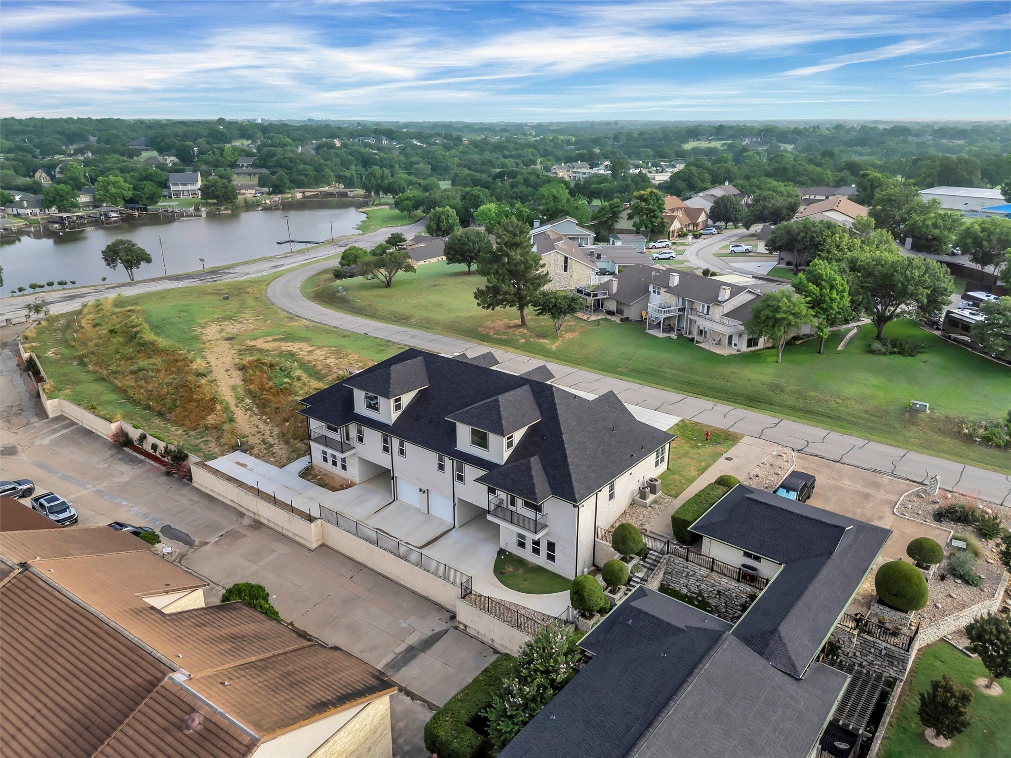 5128 Country Club Drive