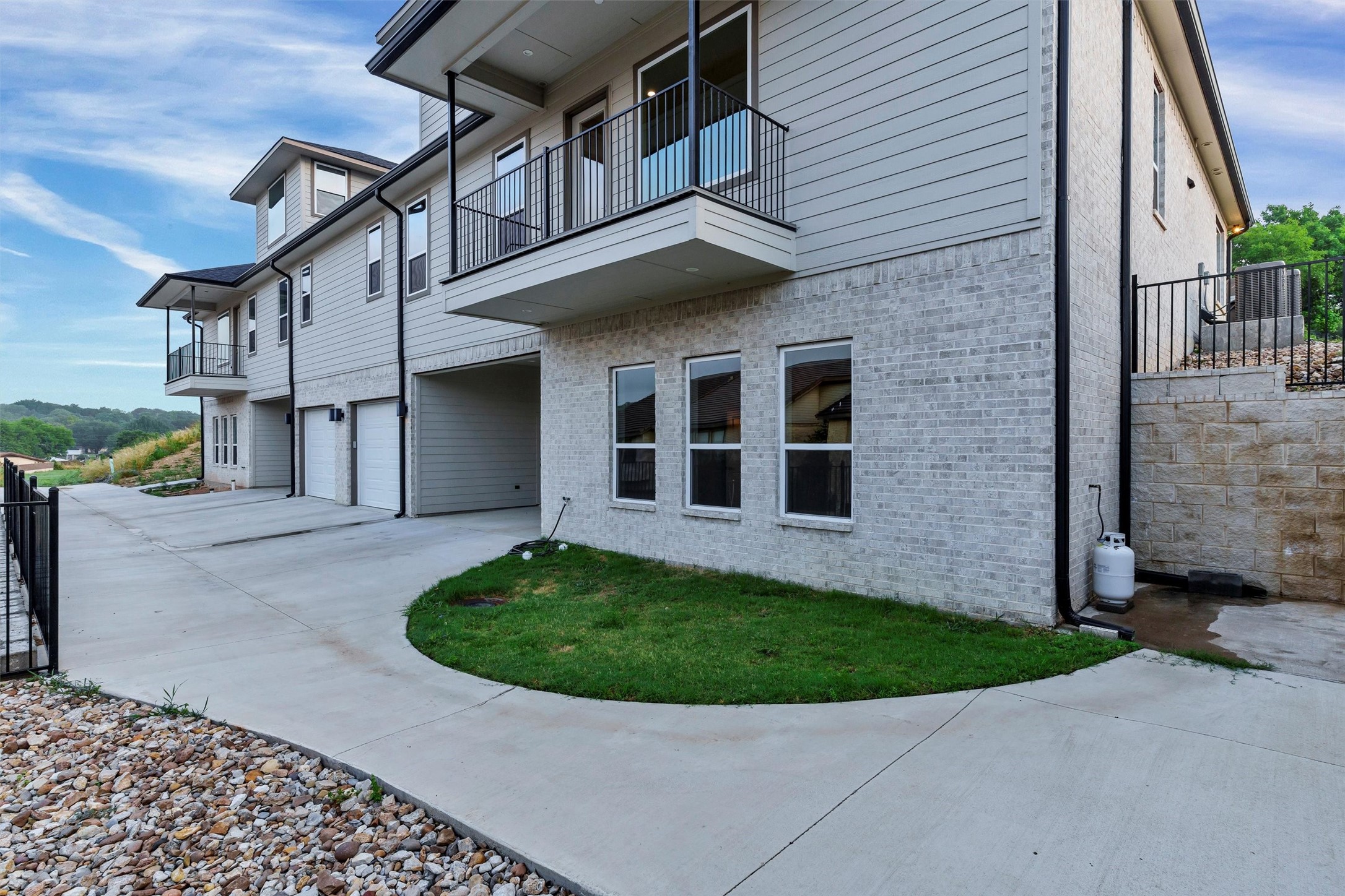 5128 Country Club Drive