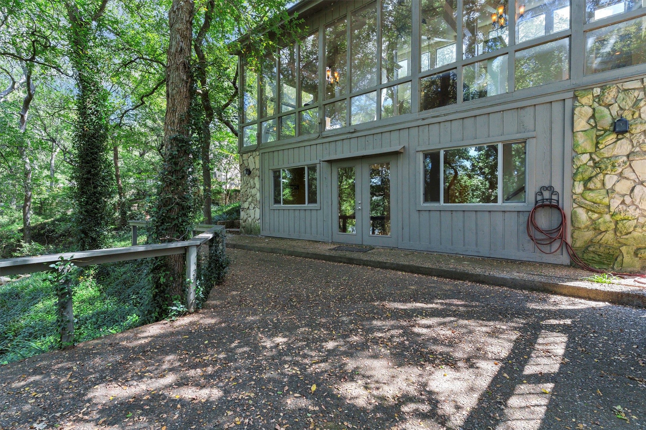 6818 Westover Drive