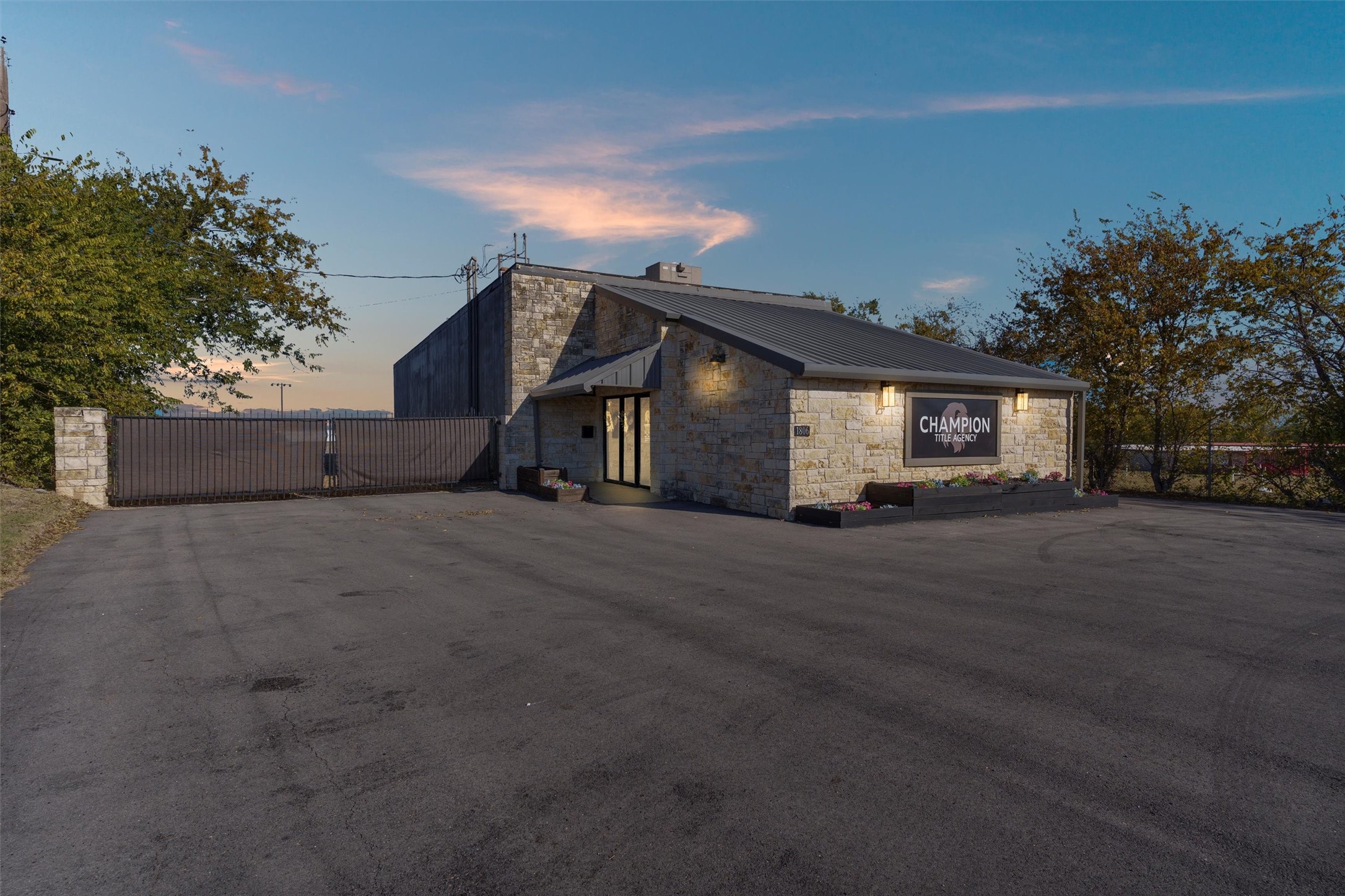 1806 W Pearl Street