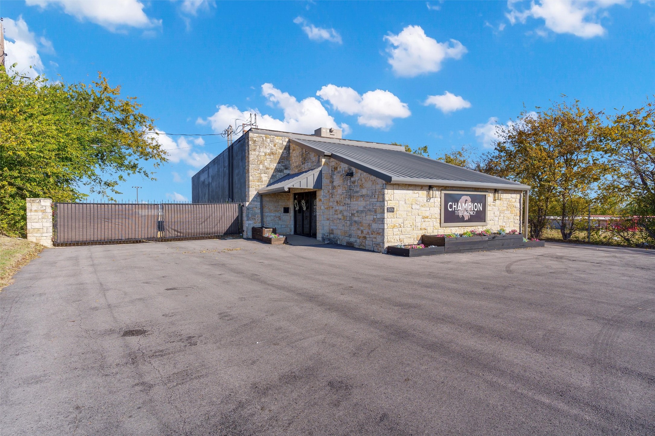 1806 W Pearl Street