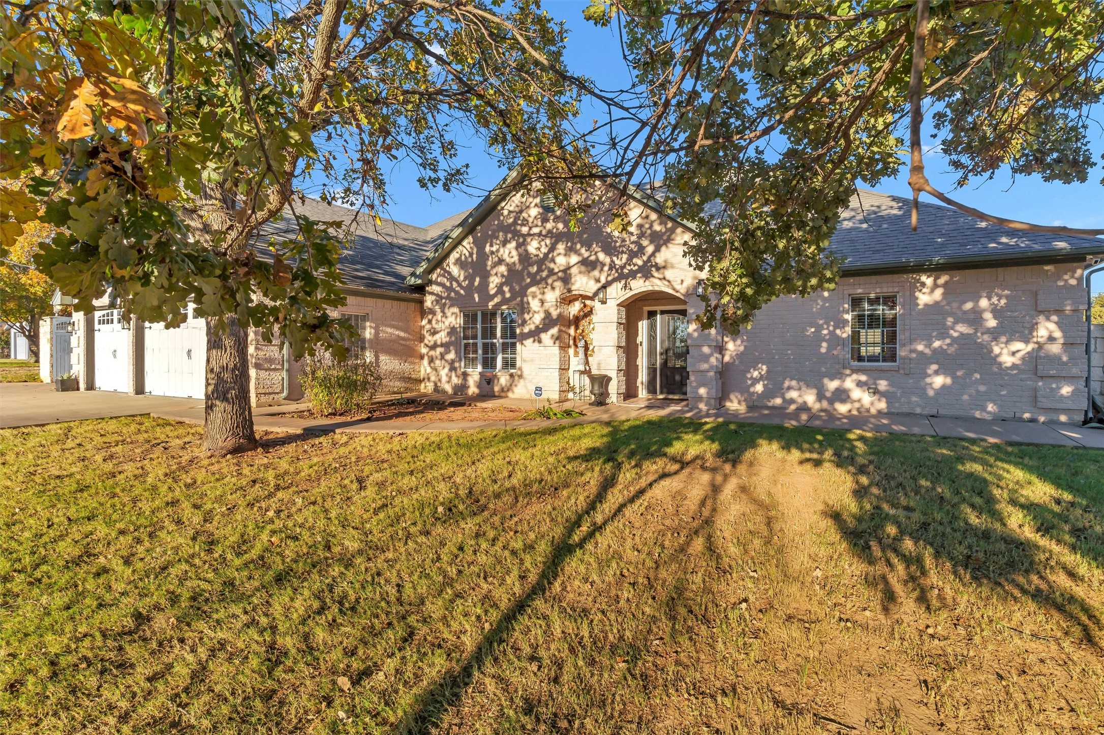 2801 Weylene Paseo