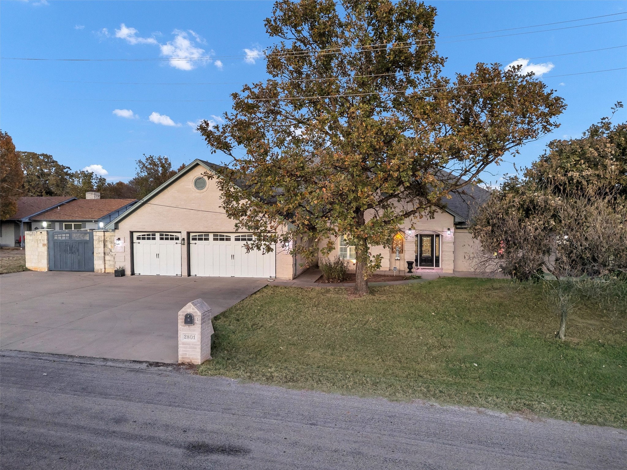 2801 Weylene Paseo