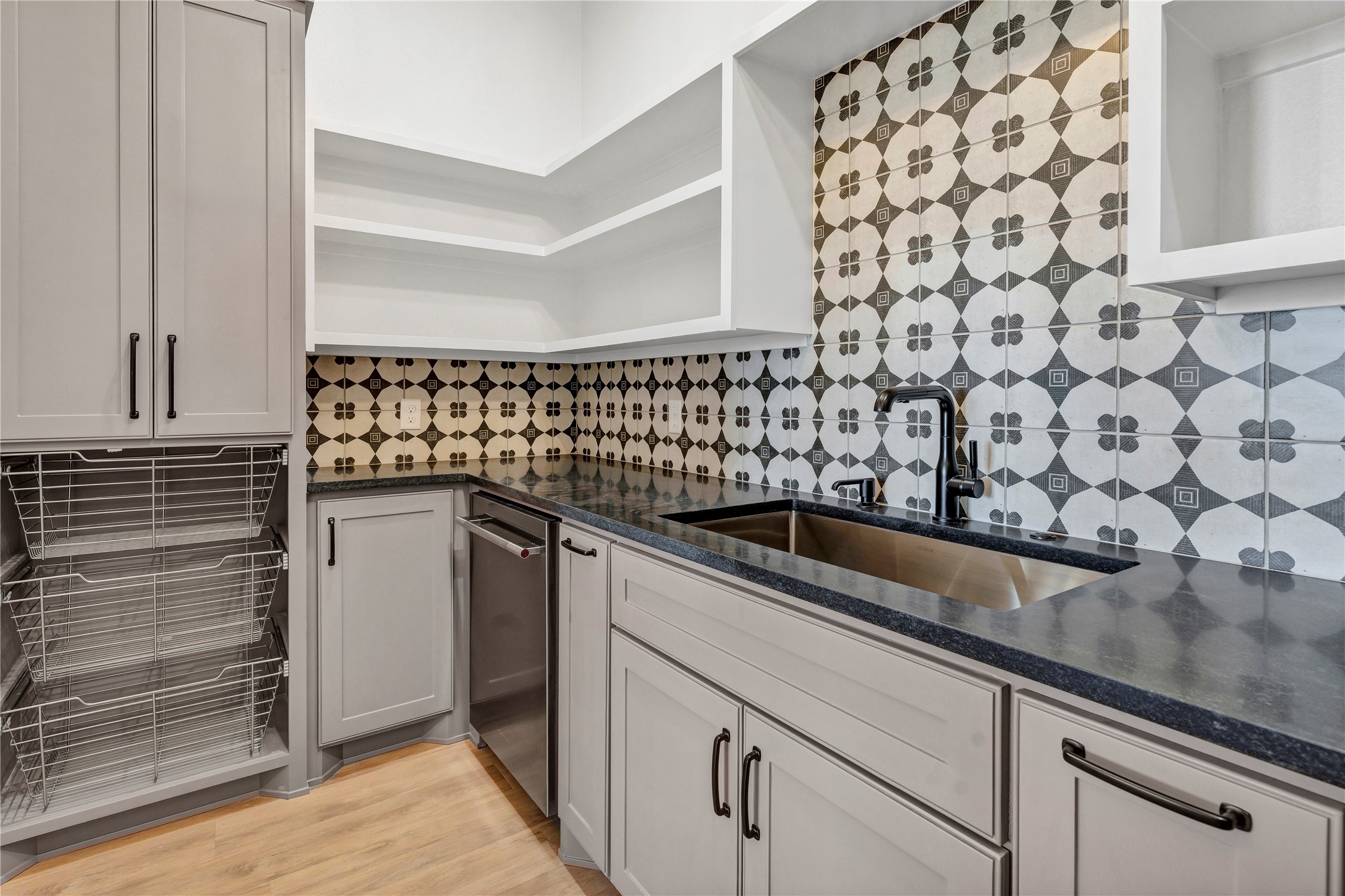 2217 Grass Roots Road