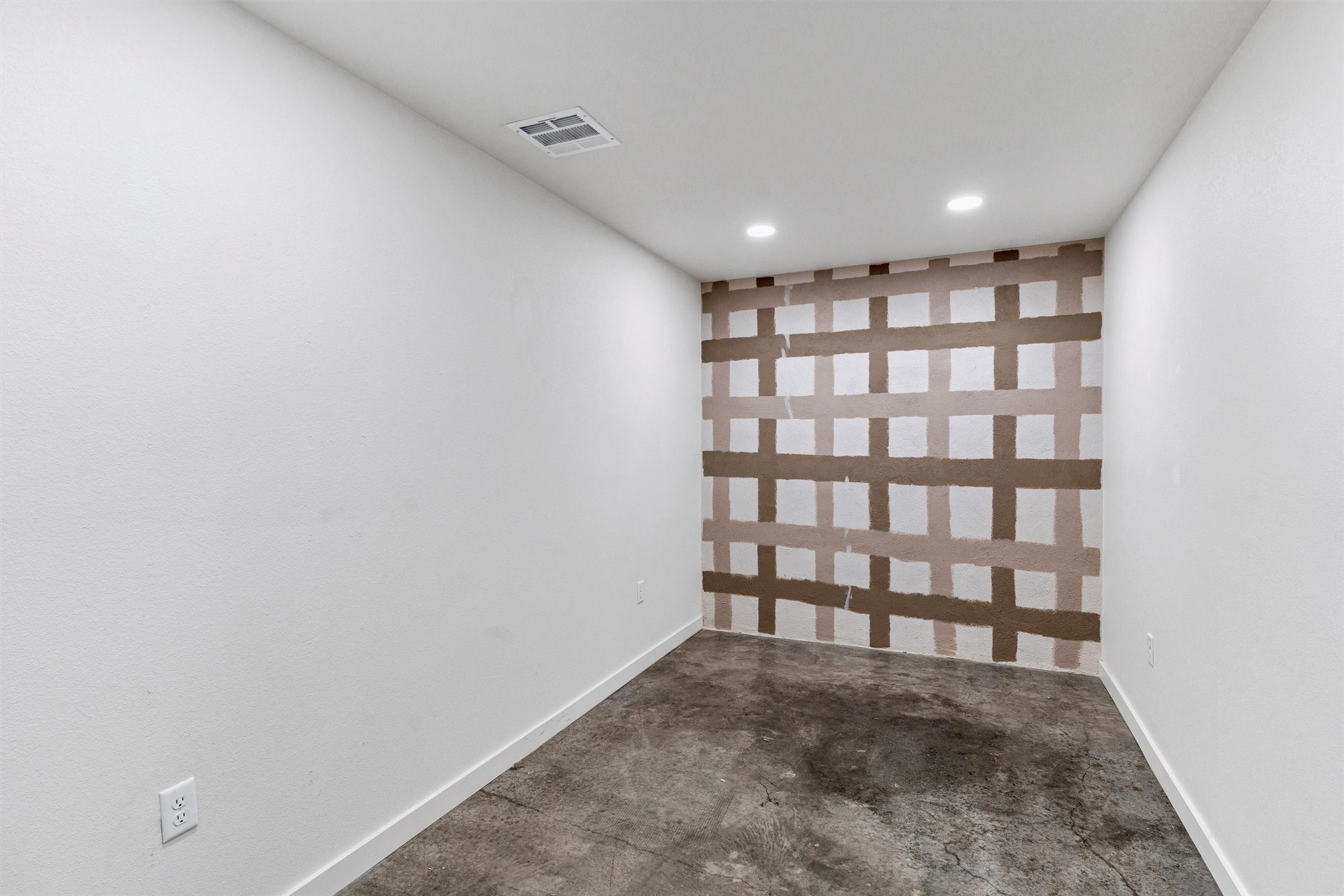 1555 Woodmere Trail 102